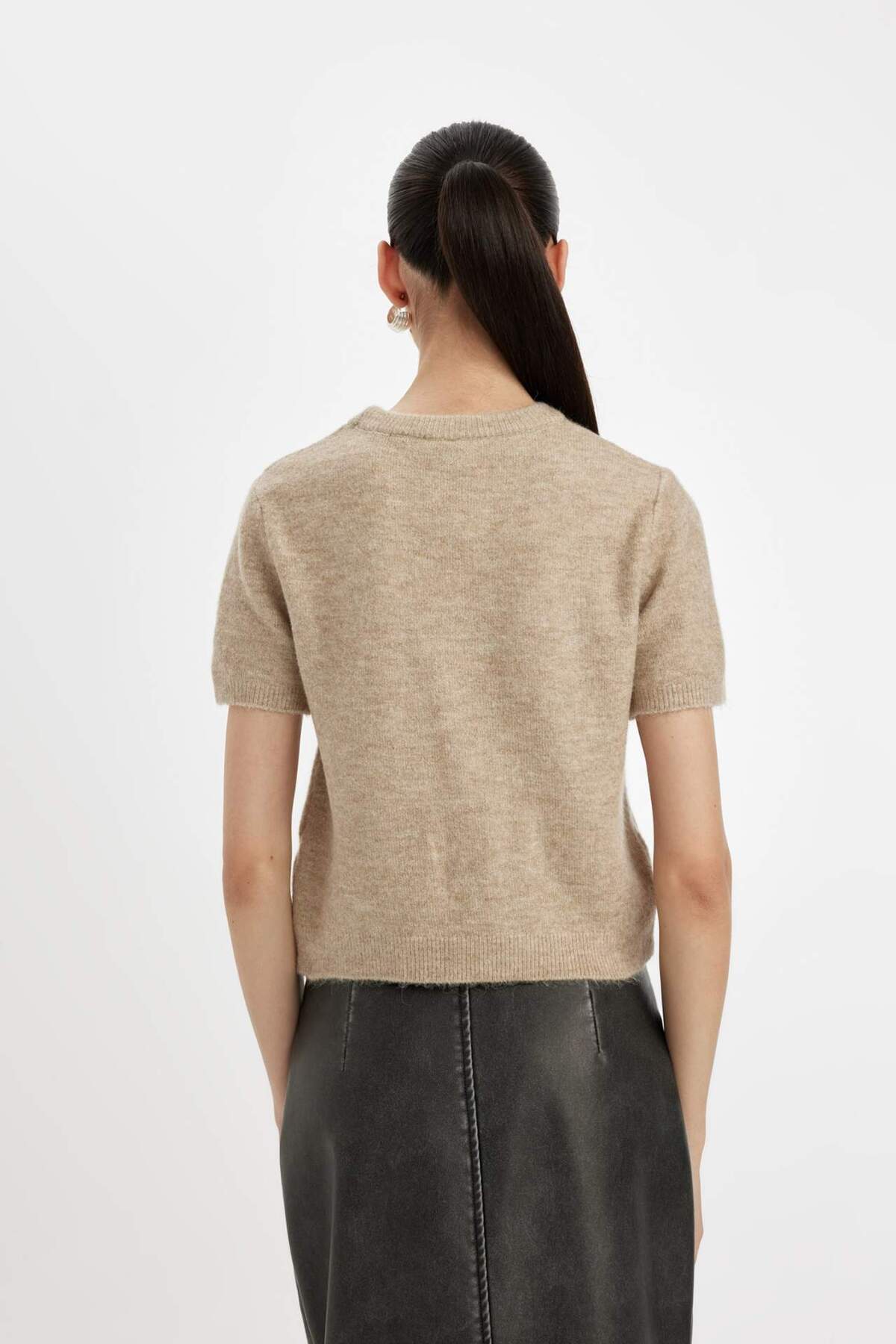 DeFacto-Reguläre Passform Rundhals Premium Basic Unifarben Kurzarmpullover C9049AX24WN 6