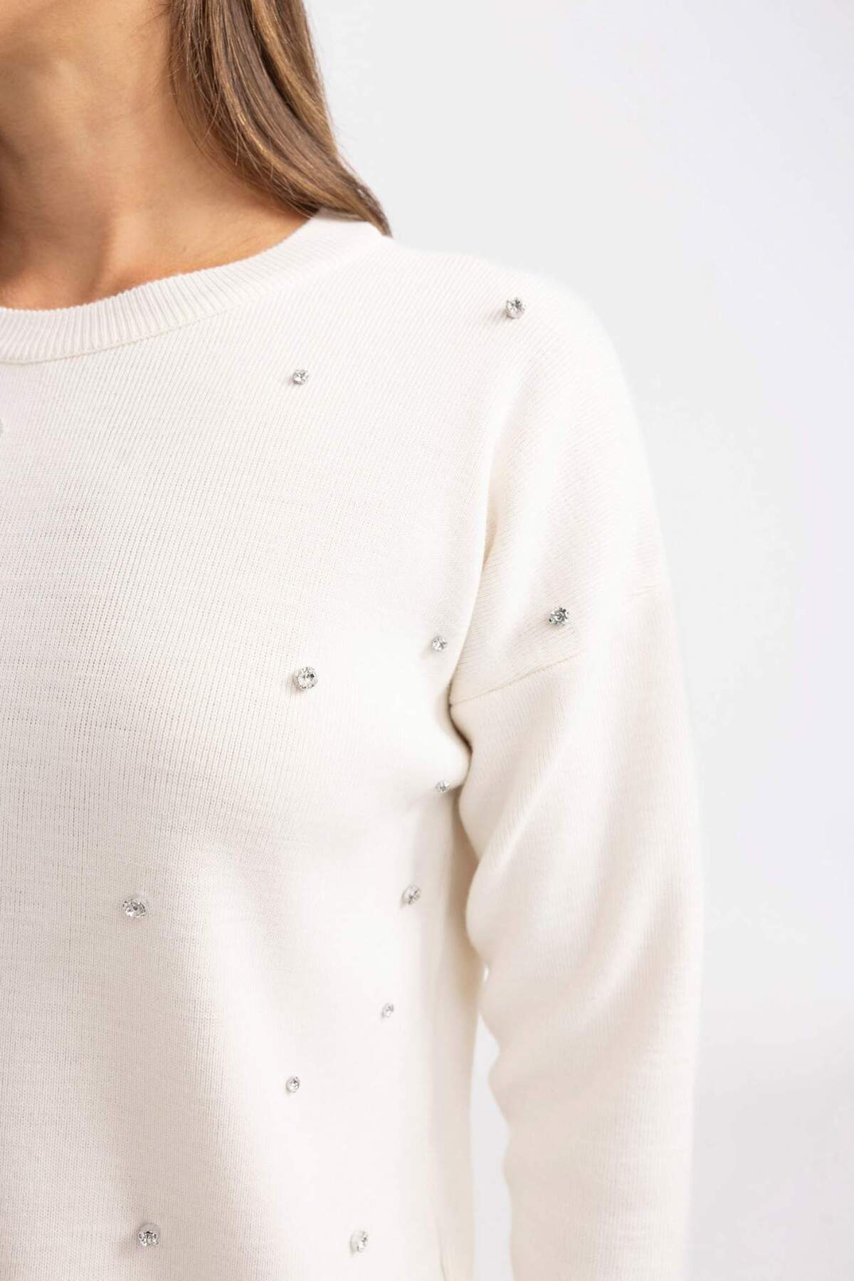 DeFacto-Regular Fit Rundhals-Steinpullover R0726AZ24WN 4
