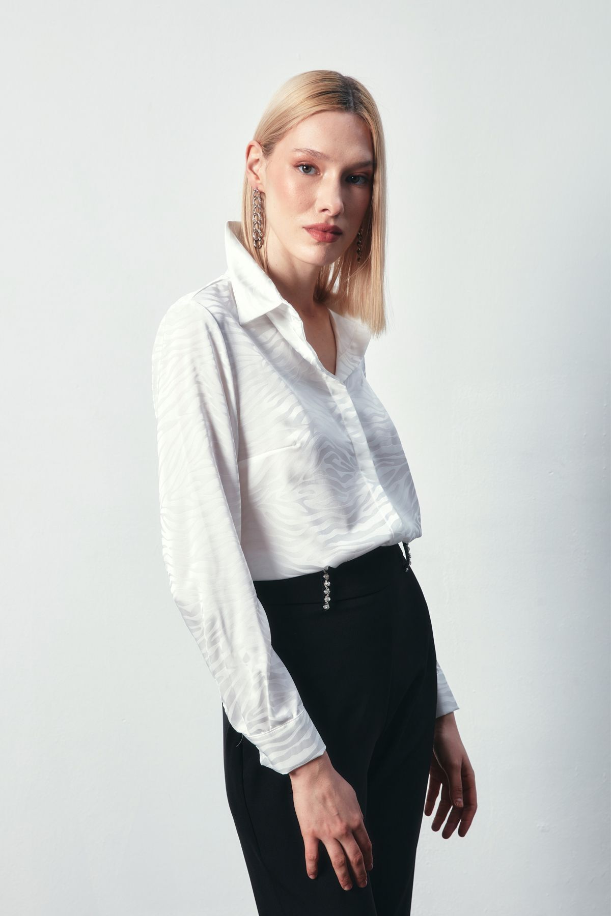 Sateen-Patterned Plain Classic Shirt - ECRU 3