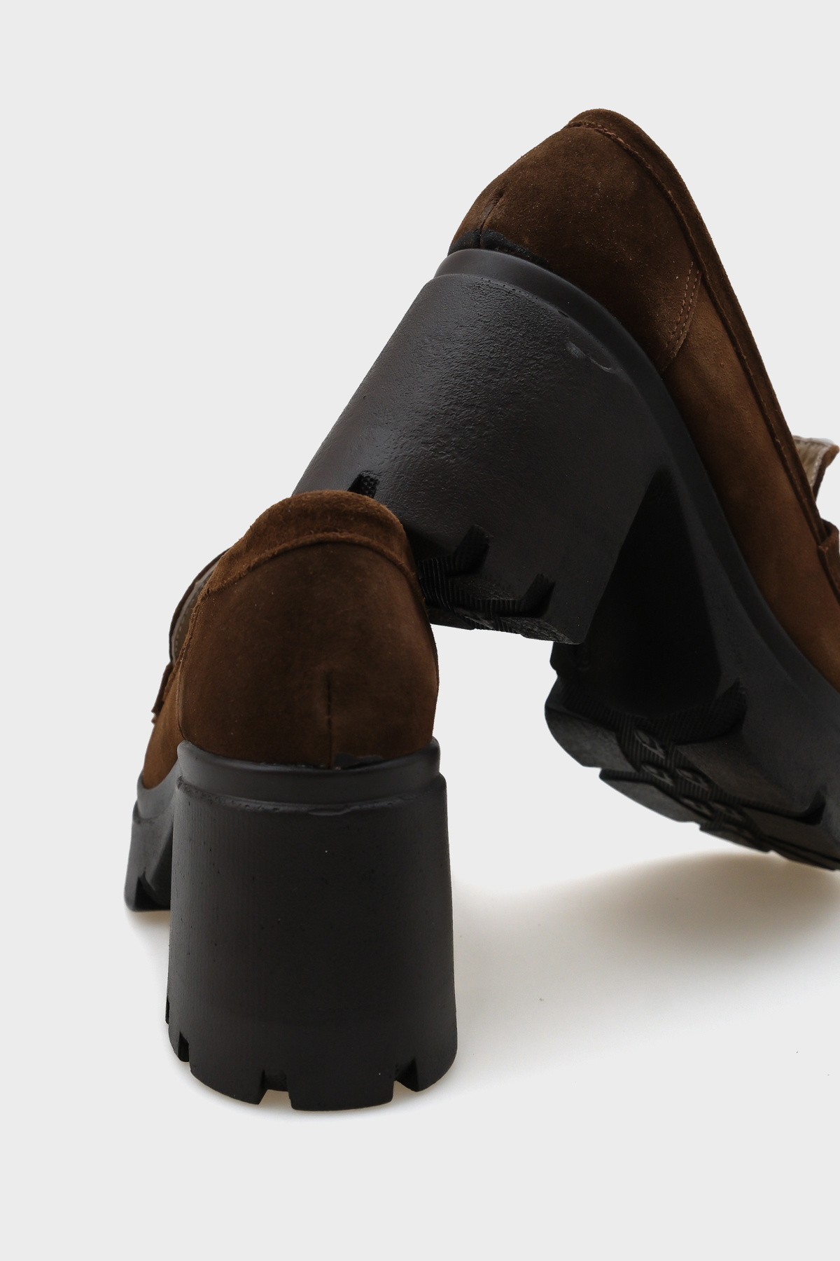 Capone Outfitters-Damen-Loafer-Schuhe aus Leder mit hoher Sohle und Quasten 3
