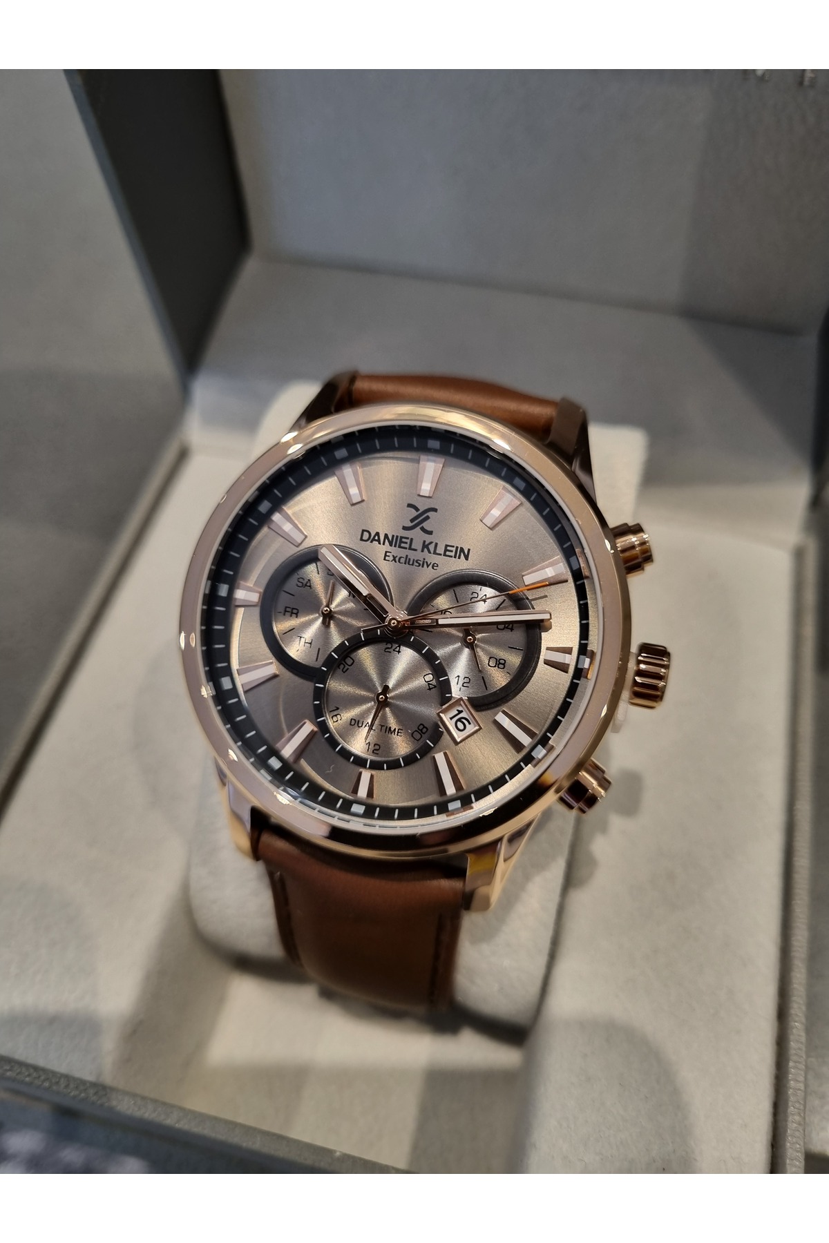 Daniel Klein Exclusive Model Fonksiyonlu Kahverengi Deri Kayış Takvimli Erkek Kol Saati görsel 5