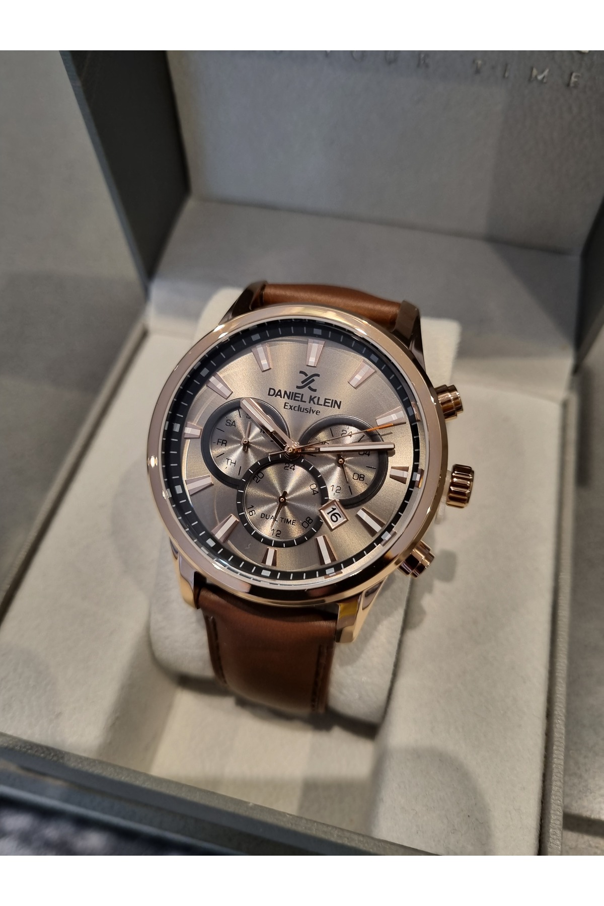 Daniel Klein Exclusive Model Fonksiyonlu Kahverengi Deri Kayış Takvimli Erkek Kol Saati görsel 4