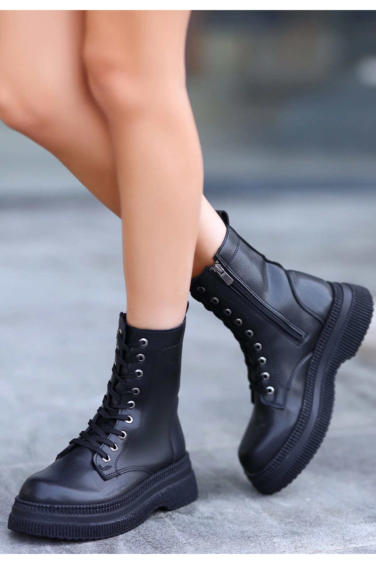 Roxan Siyah Cilt Bağcıklı Bot