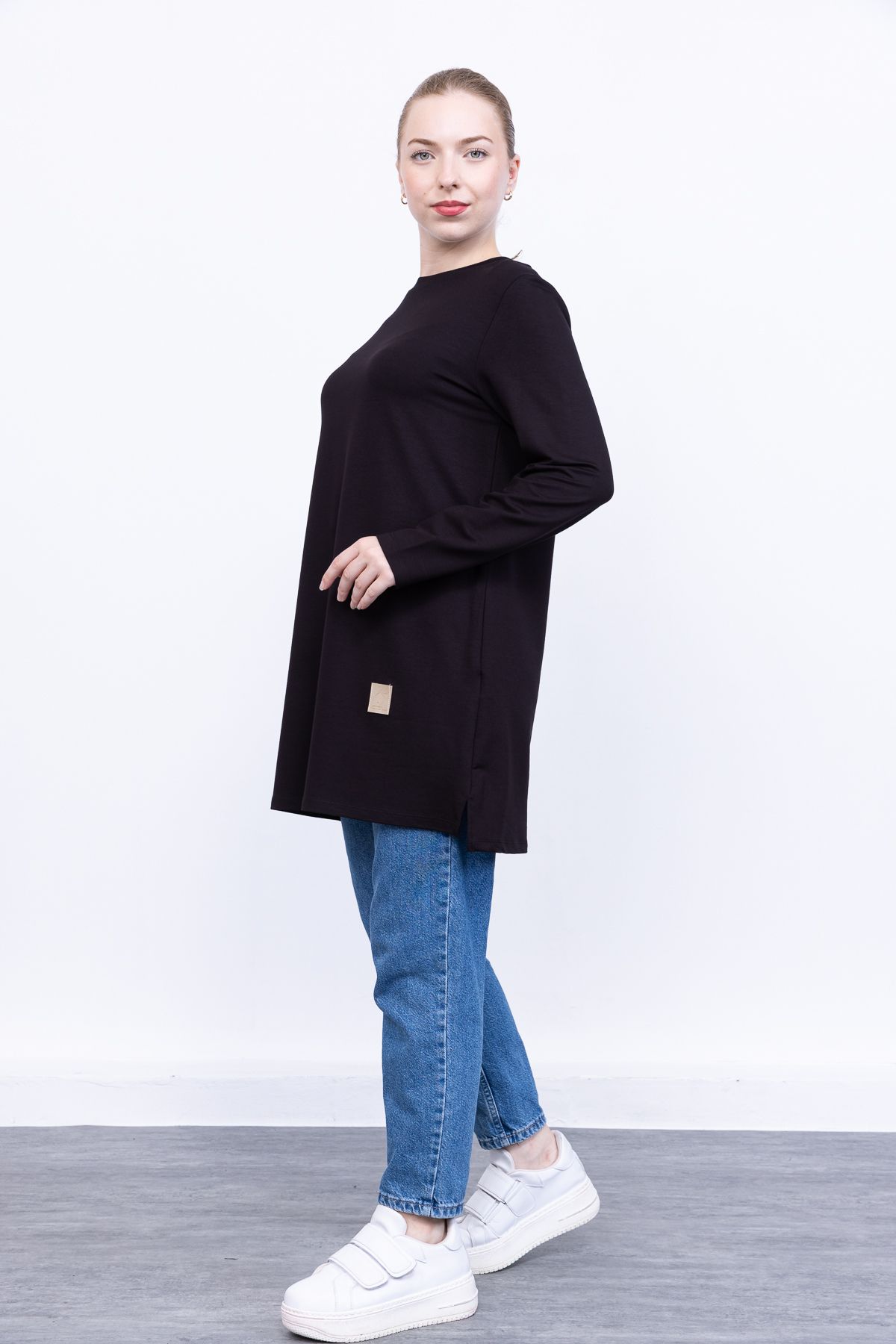 Linvey-Crystal Crew Neck Embroidered Long Tunic 3