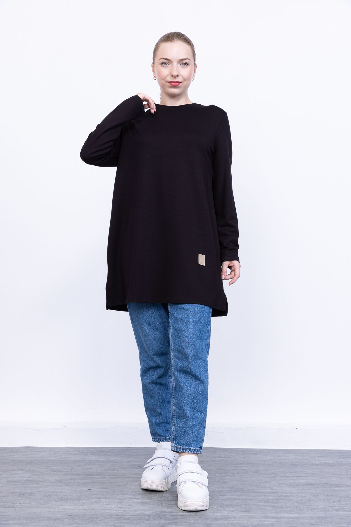 Linvey-Crystal Crew Neck Embroidered Long Tunic 1