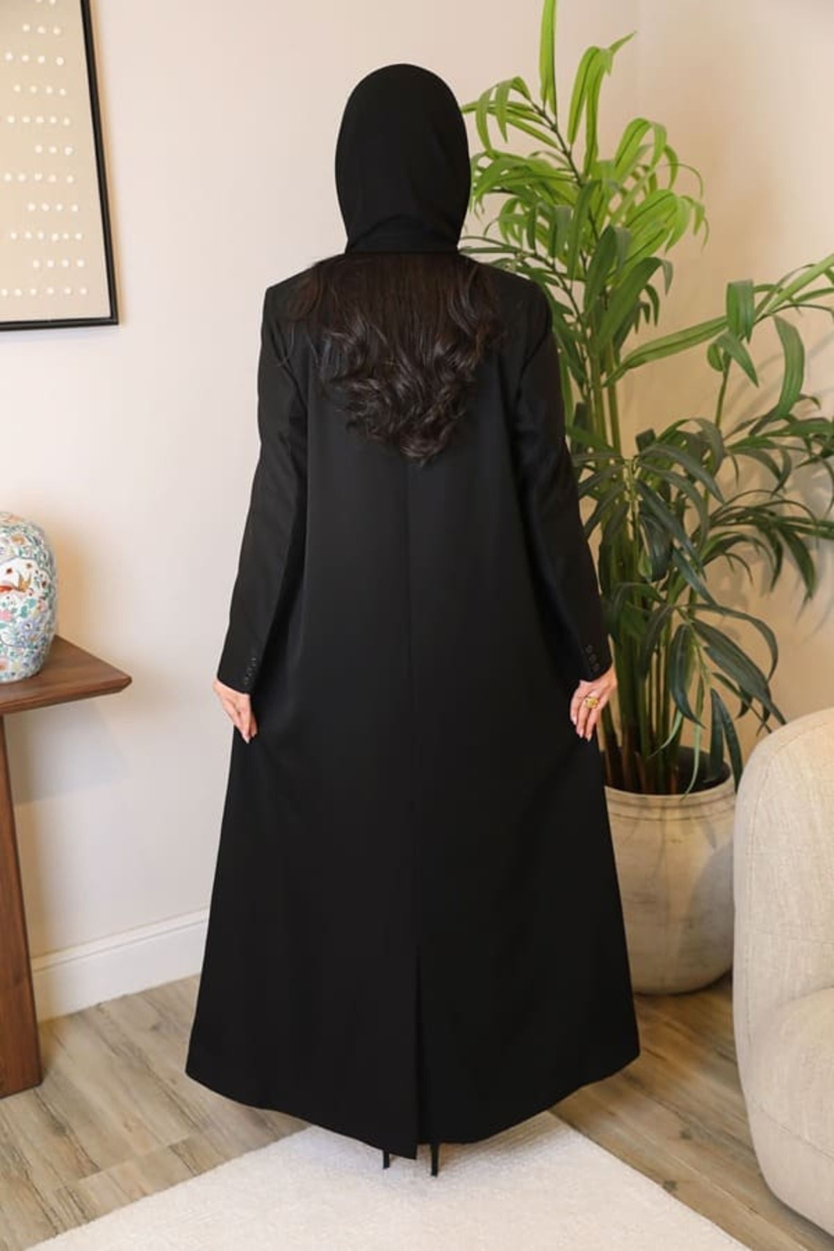 elegant veil-Elegant black blazer design, with a smooth side cut that gives a neat and streamlined look 3