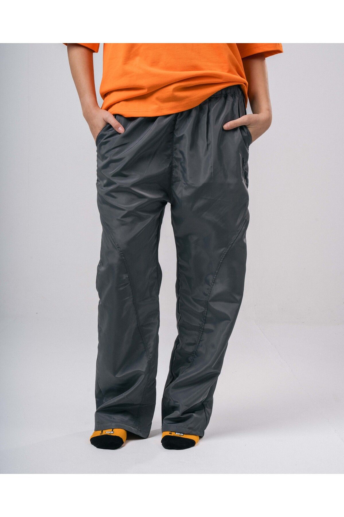EB2024-Grey parachute pants with a comfortable and modern fit 5