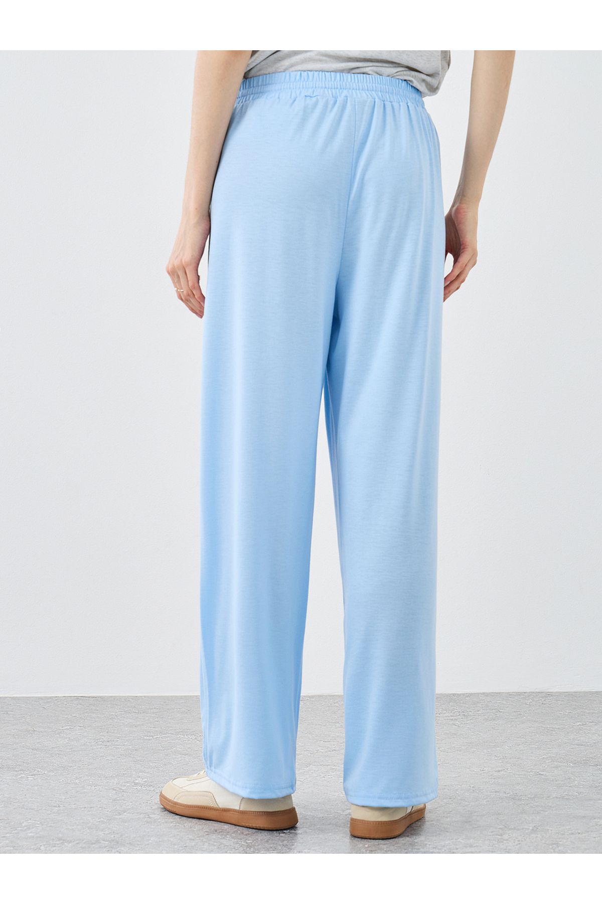 Styli-Color Block Wide Leg Joggers with Drawstring 4