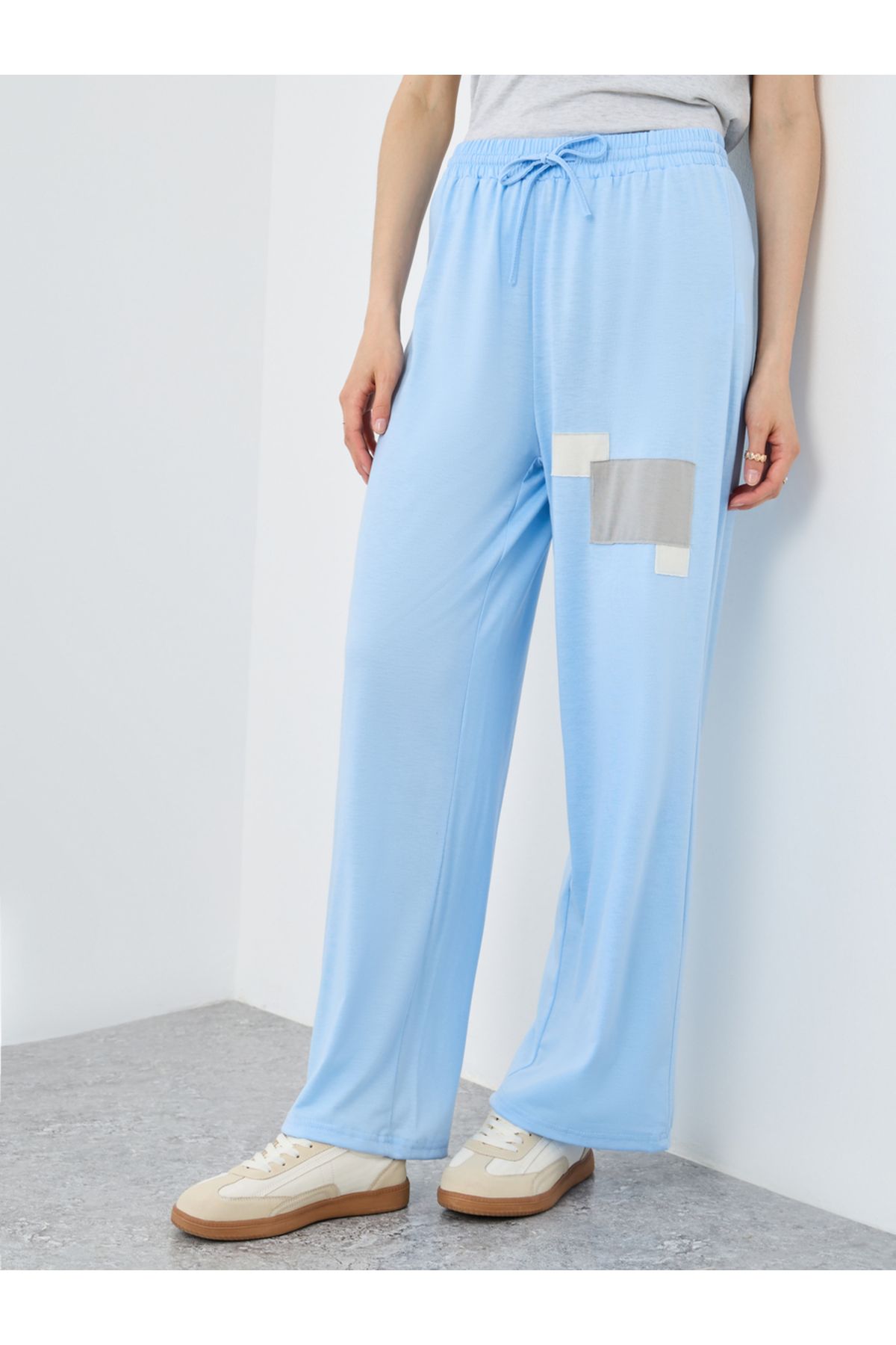 Styli-Color Block Wide Leg Joggers with Drawstring 2