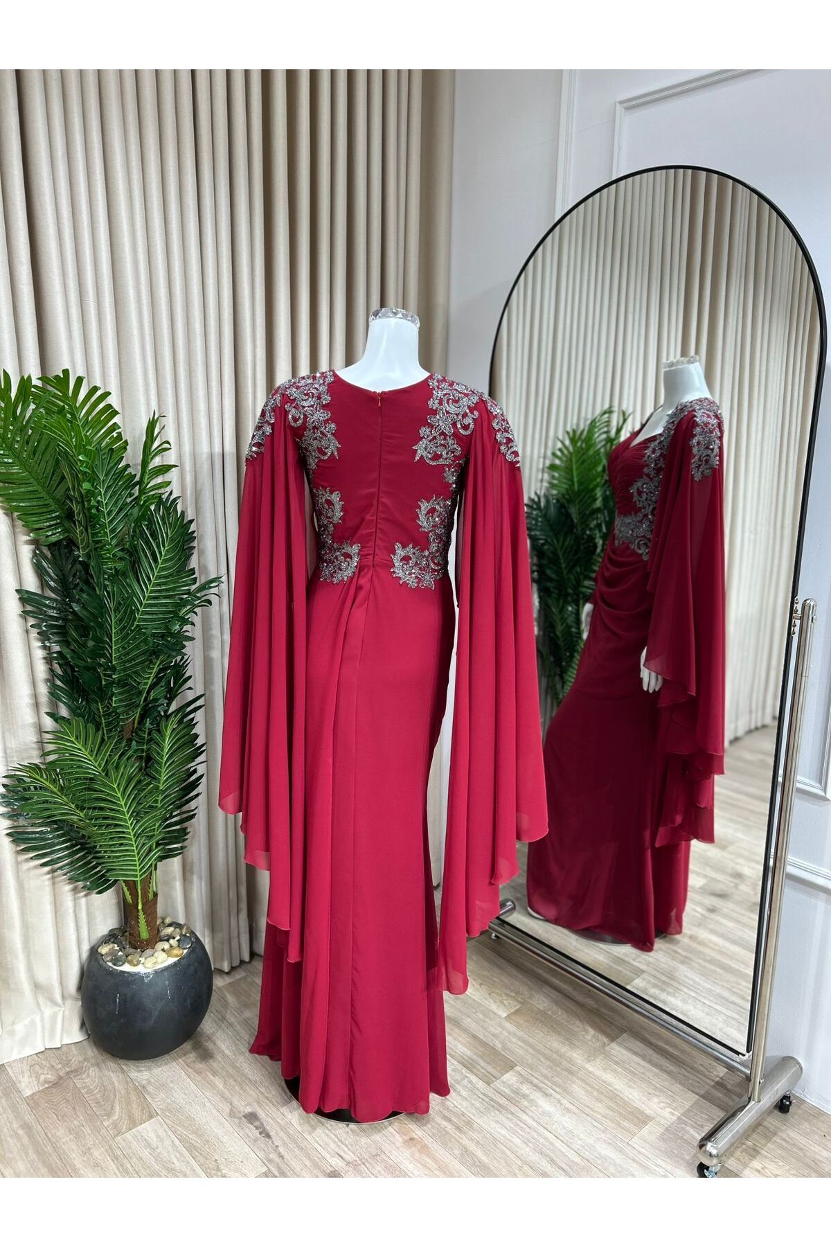 Diva style-A long dress with a charming design, with attractive draped pleats gathered in a wrap style at the waist with distinctive, attractive embroidery. 2
