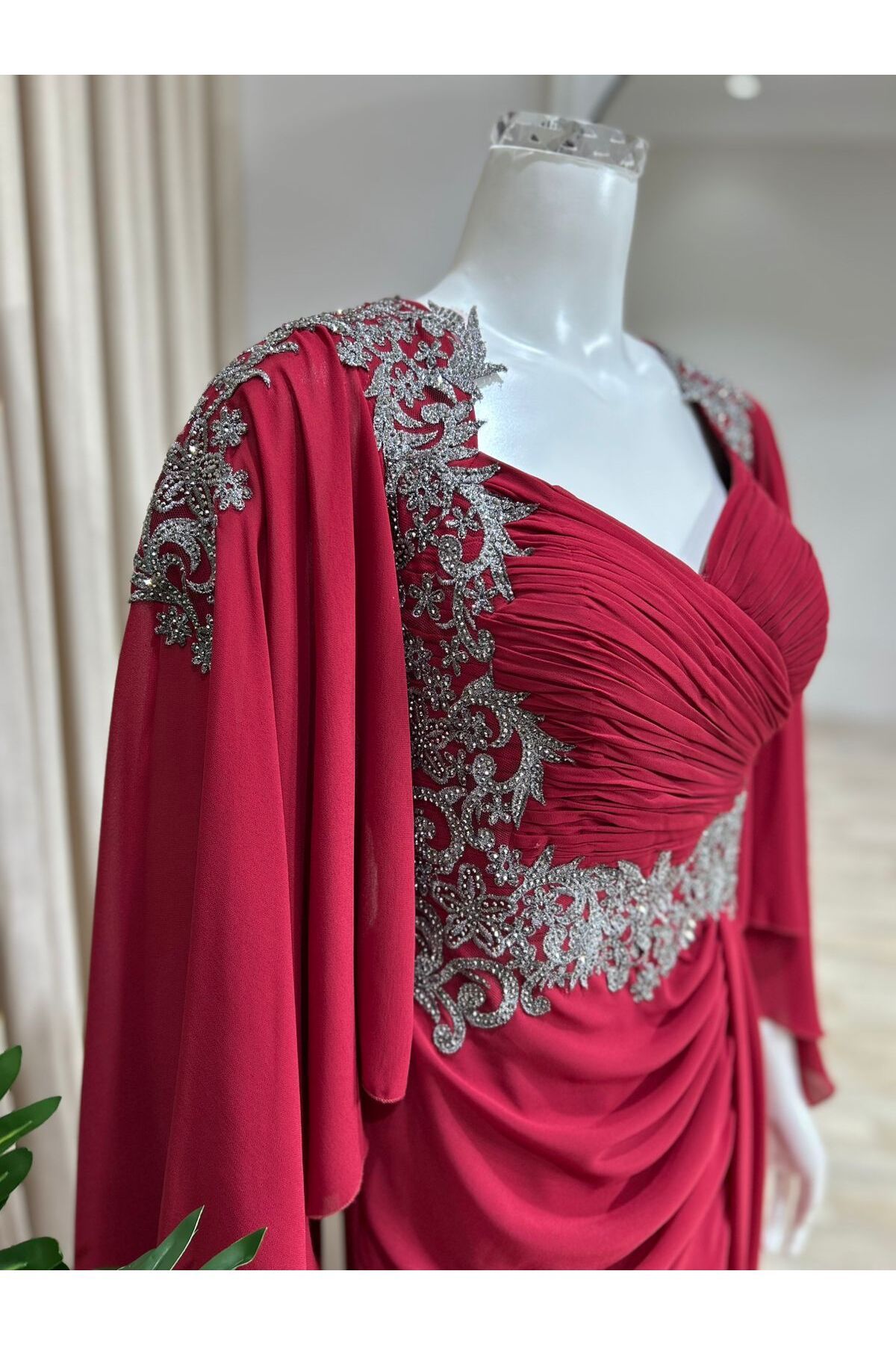 Diva style-A long dress with a charming design, with attractive draped pleats gathered in a wrap style at the waist with distinctive, attractive embroidery. 3