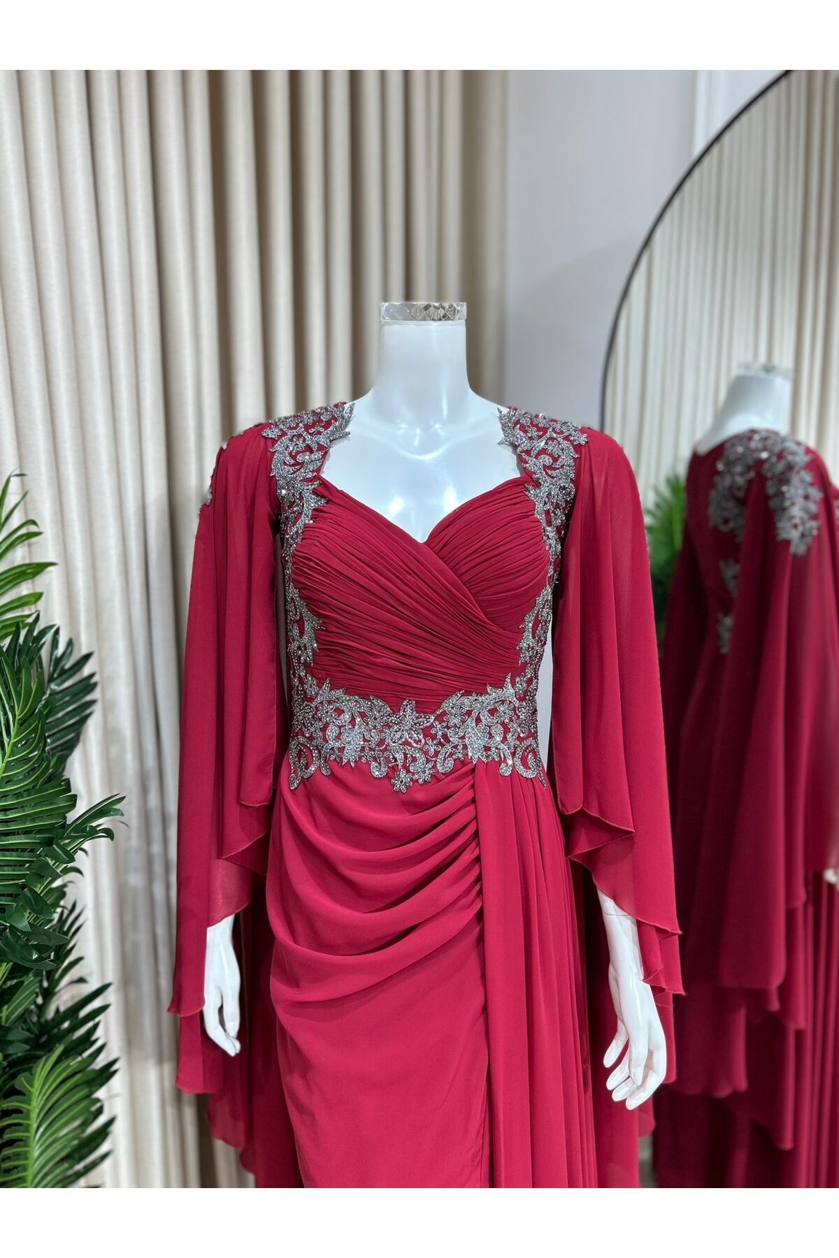 Diva style-A long dress with a charming design, with attractive draped pleats gathered in a wrap style at the waist with distinctive, attractive embroidery. 5