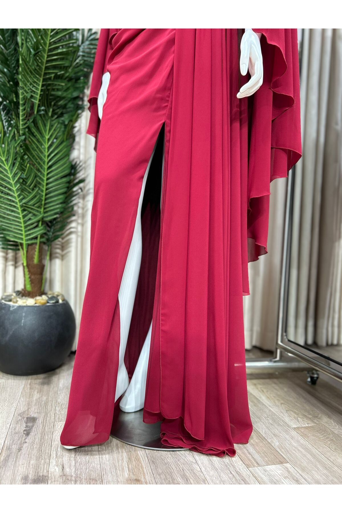Diva style-A long dress with a charming design, with attractive draped pleats gathered in a wrap style at the waist with distinctive, attractive embroidery. 4