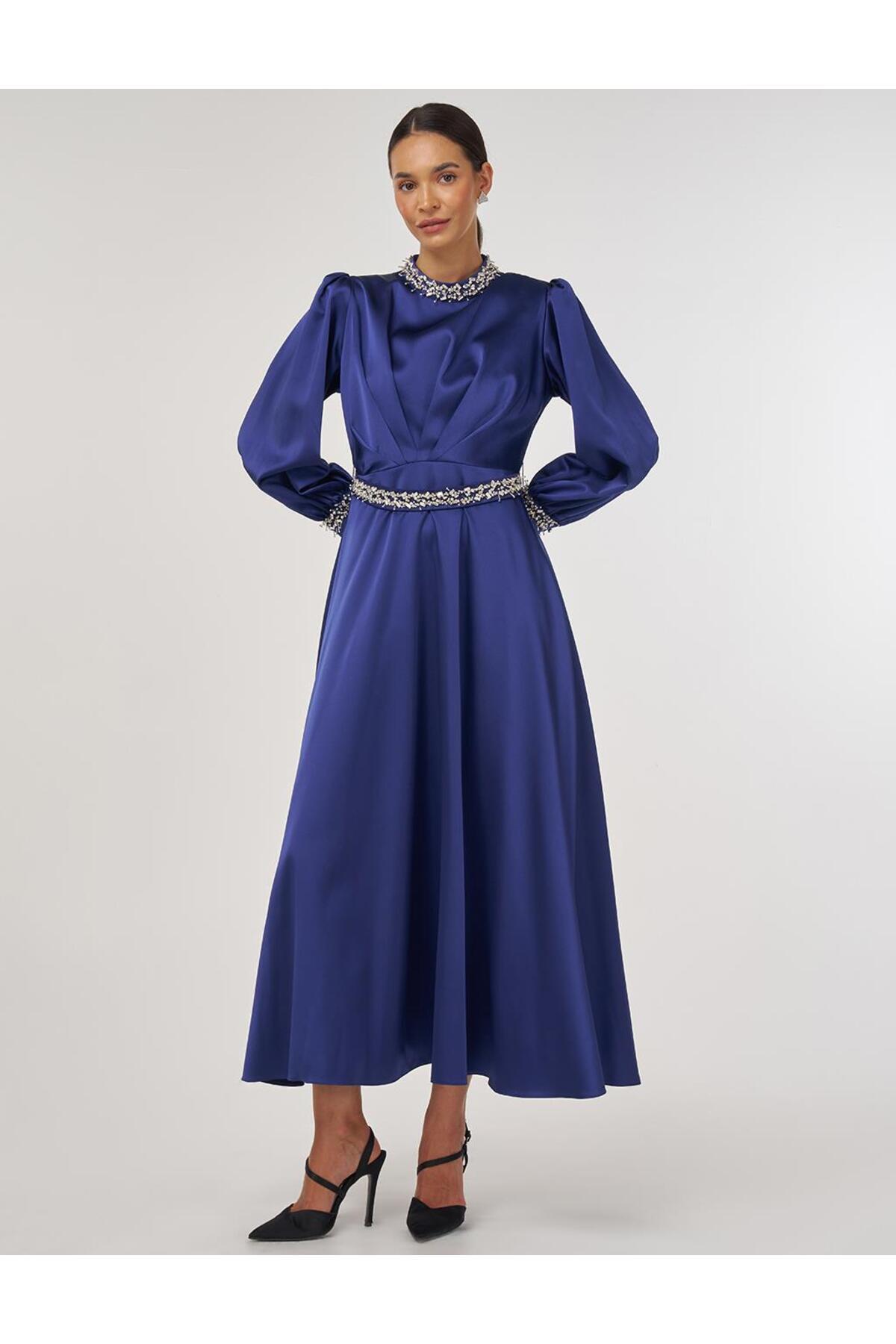لباس ساتن گلدوزی شده سرمه‌ای Kayra
