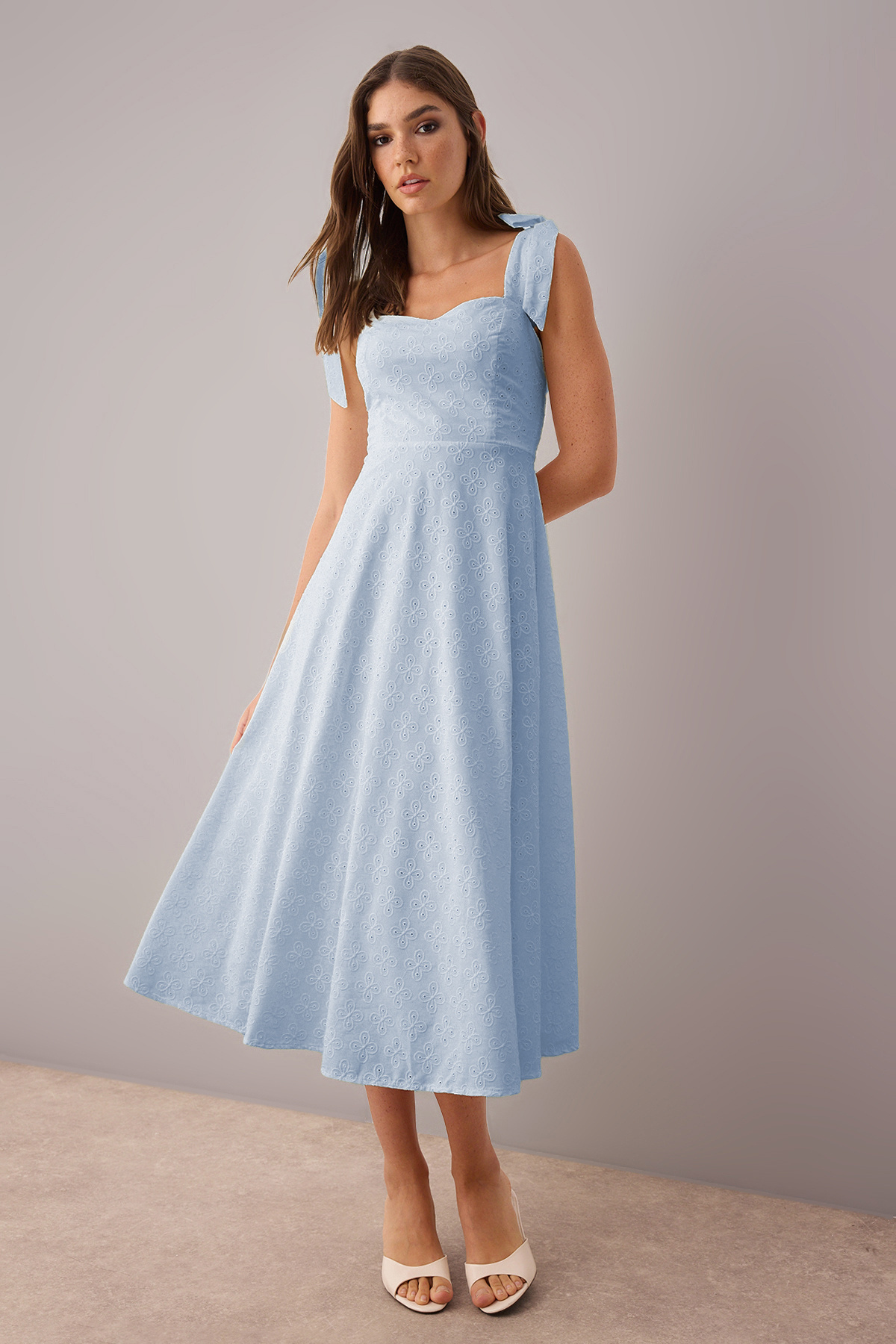 Trendyolmilla  Açık Mavi Brode Eteği Belden Açılan Düz Maxi Dokuma Elbise TWOSS25EL00863