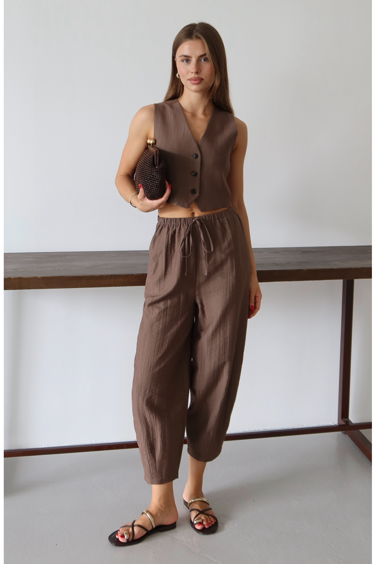 Trendyolmilla  Kahverengi Yelek Pantolon Dokuma Alt - Üst Takım TWOAW26AU00068