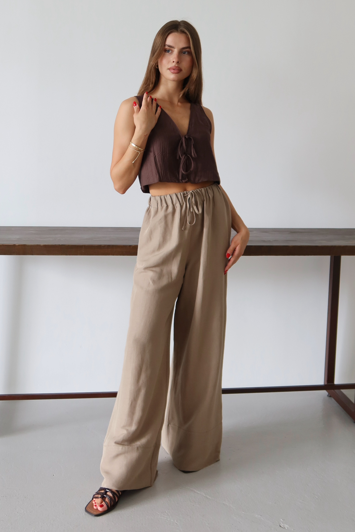 Trendyolmilla  Wardrobe Essentials Vizon Keten İçerikli Geniş Paça Beli Lastikli Pantolon TWOSS25PL00124 - Görsel 3