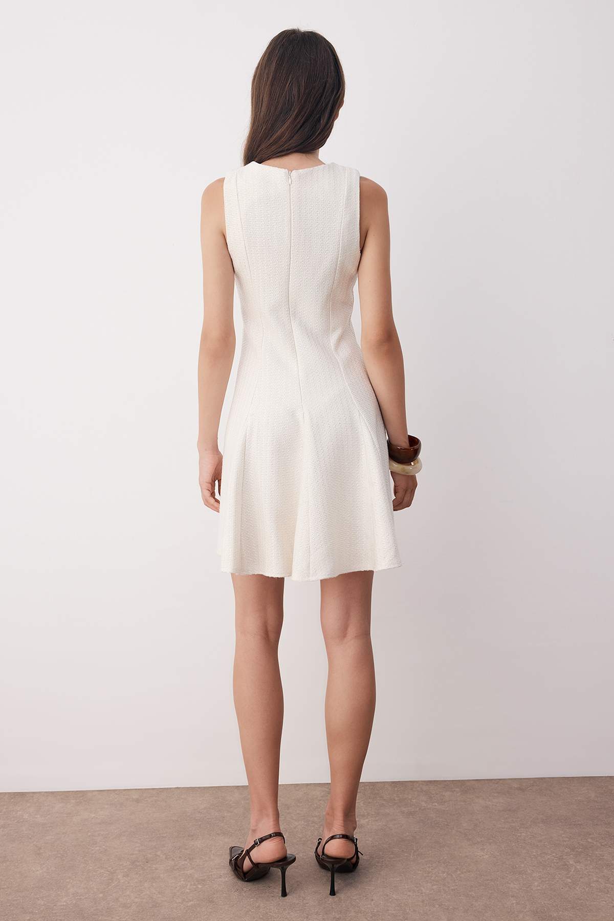 Trendyolmilla  Bej Bisiklet Yaka Tüvit Kumaş Godeli Mini Dokuma Elbise TWOAW26EL00086 - Görsel 4