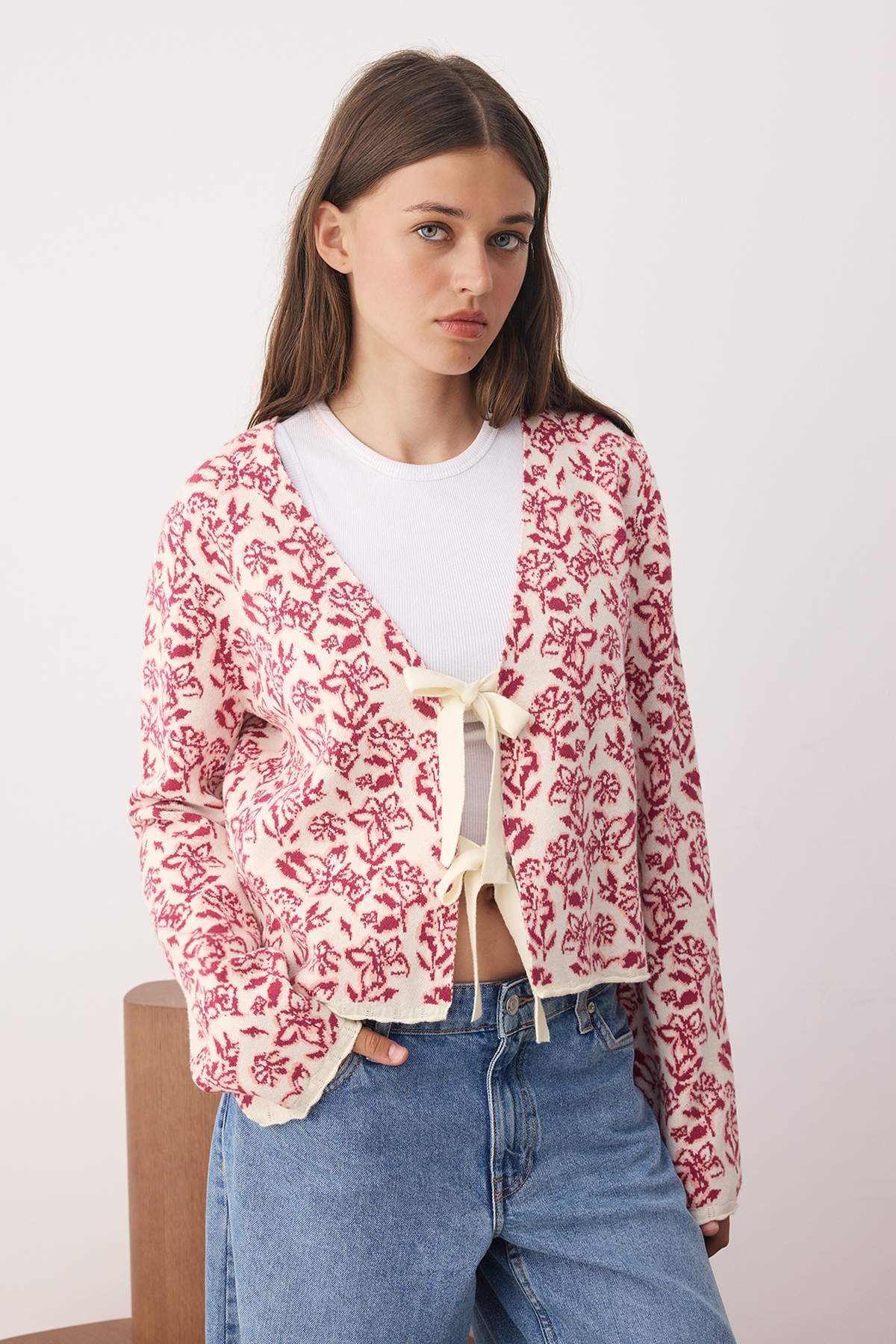 Trendyolmilla  Ekru Yumuşak Dokulu Kurdele/Fiyonk Bağlamalı Desenli Triko Hırka TWOAW26HI00129