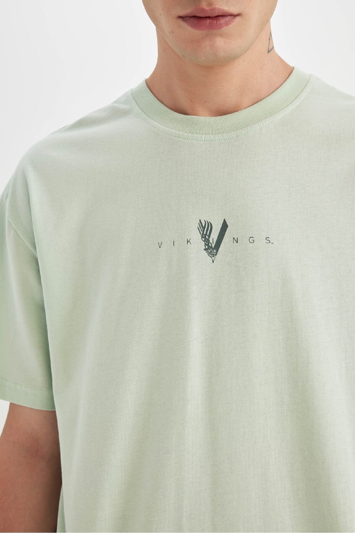 DeFacto-100 % Baumwolle Vikings Boxy Fit Crew Neck Back Bedrucktes Kurzarm-T-Shirt C5869AX24HS 6
