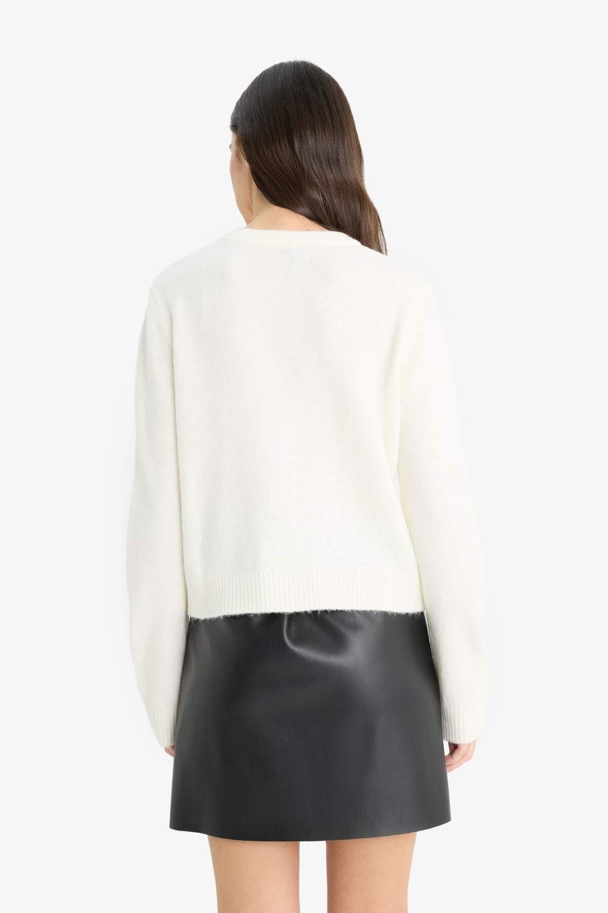 DeFacto-Regular Fit Crew Neck Basic Plain Button Soft Touch Soft Knitwear Cardigan E3654Ax25Wn 7