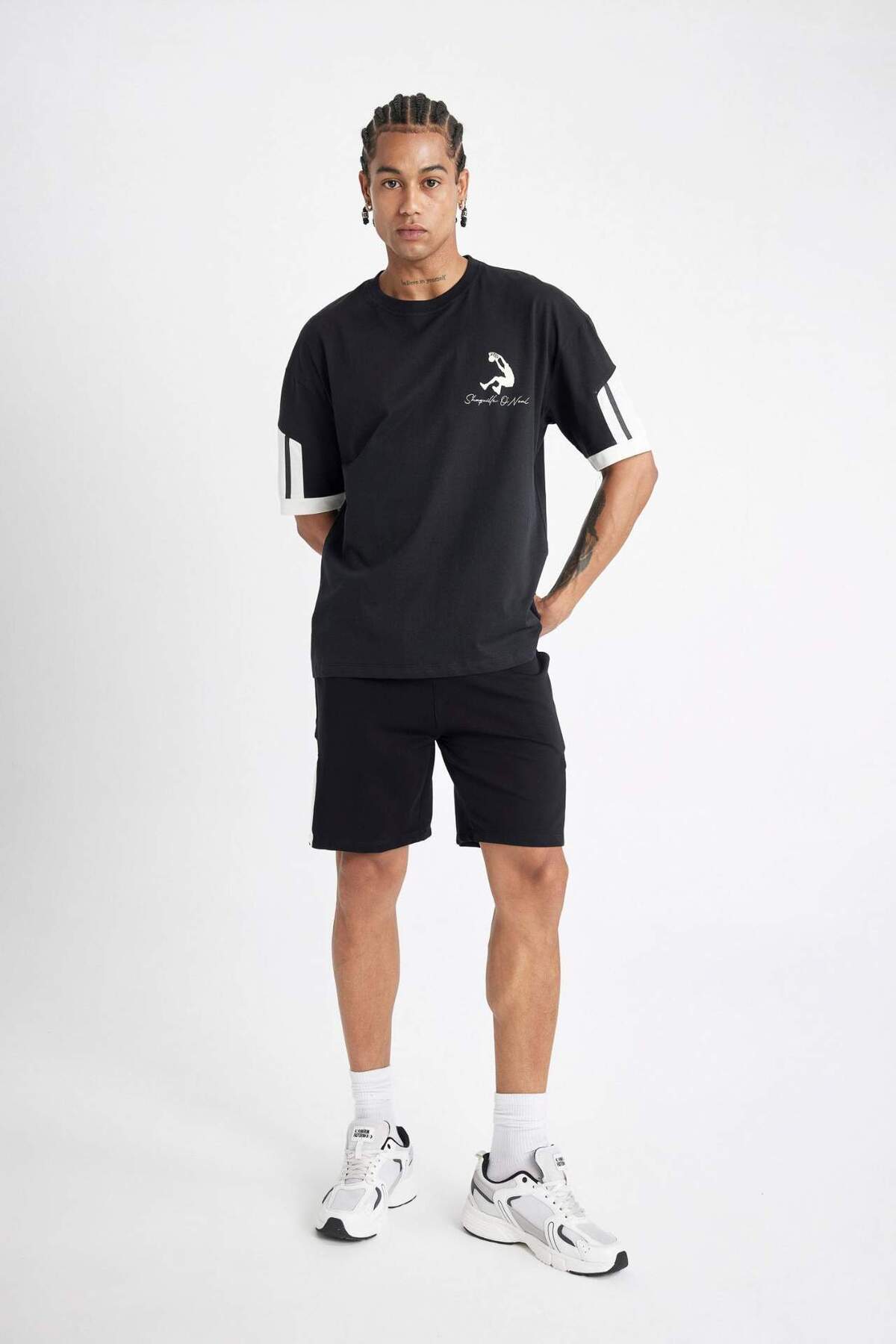 DeFacto-Defactofit Shaquille Oneal Standard Fit Short Leg Shorts C7303Ax24Hs 1