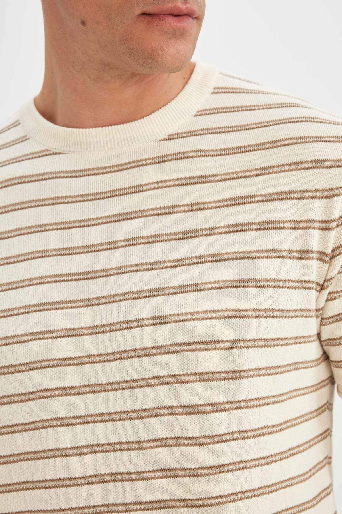 DeFacto-Gestreiftes Kurzarm-T-Shirt mit entspannter Passform C7359AX24SM 5