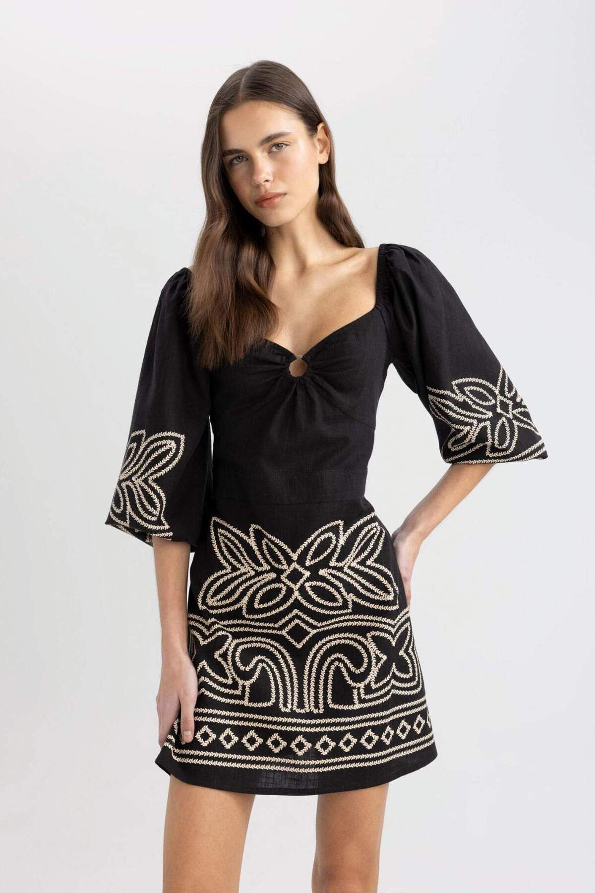 DeFacto-Minikleid in A-Linie mit herzförmigem Ausschnitt und ethnischem Muster – Halbarm B9977AX24SM 5