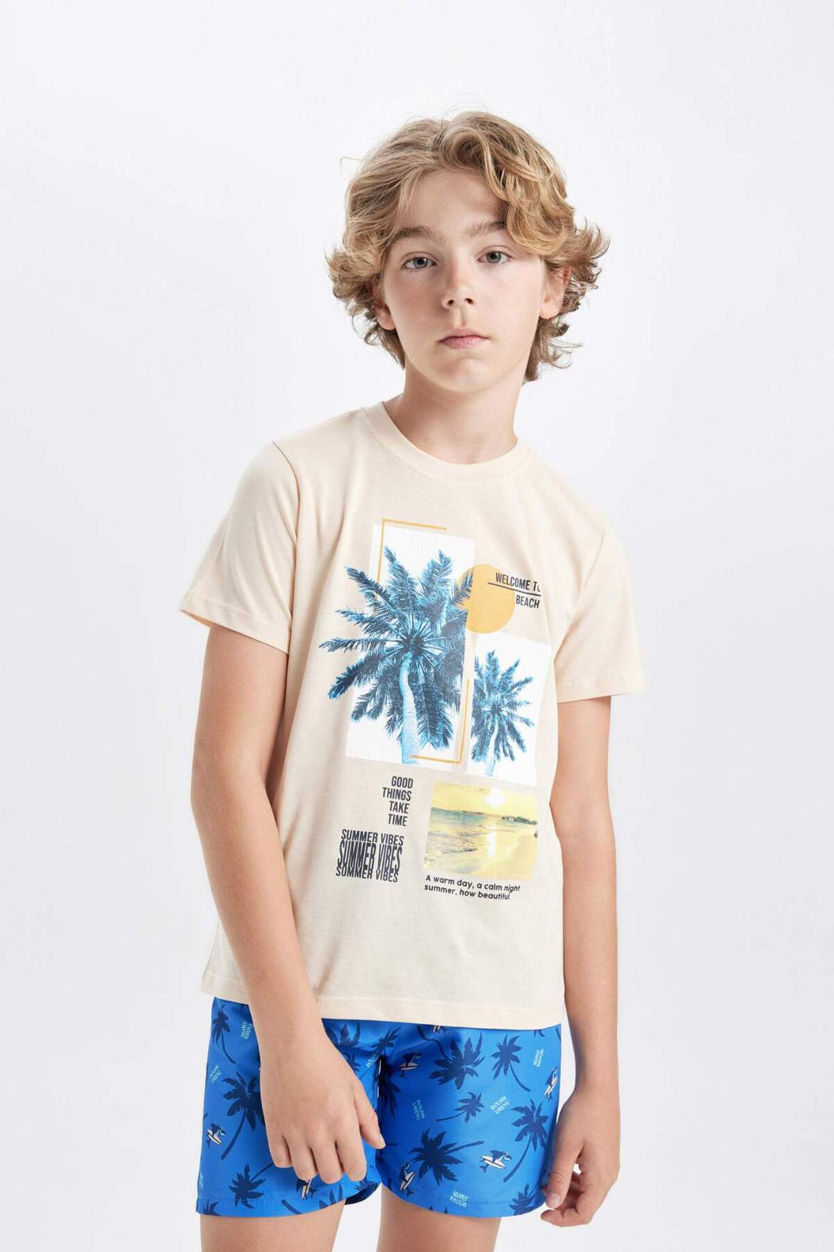 DeFacto-2-teiliges Set für Jungen, kurzärmliges T-Shirt mit Palmenmuster und Rundhalsausschnitt, Badeshorts C4553A824HS 3