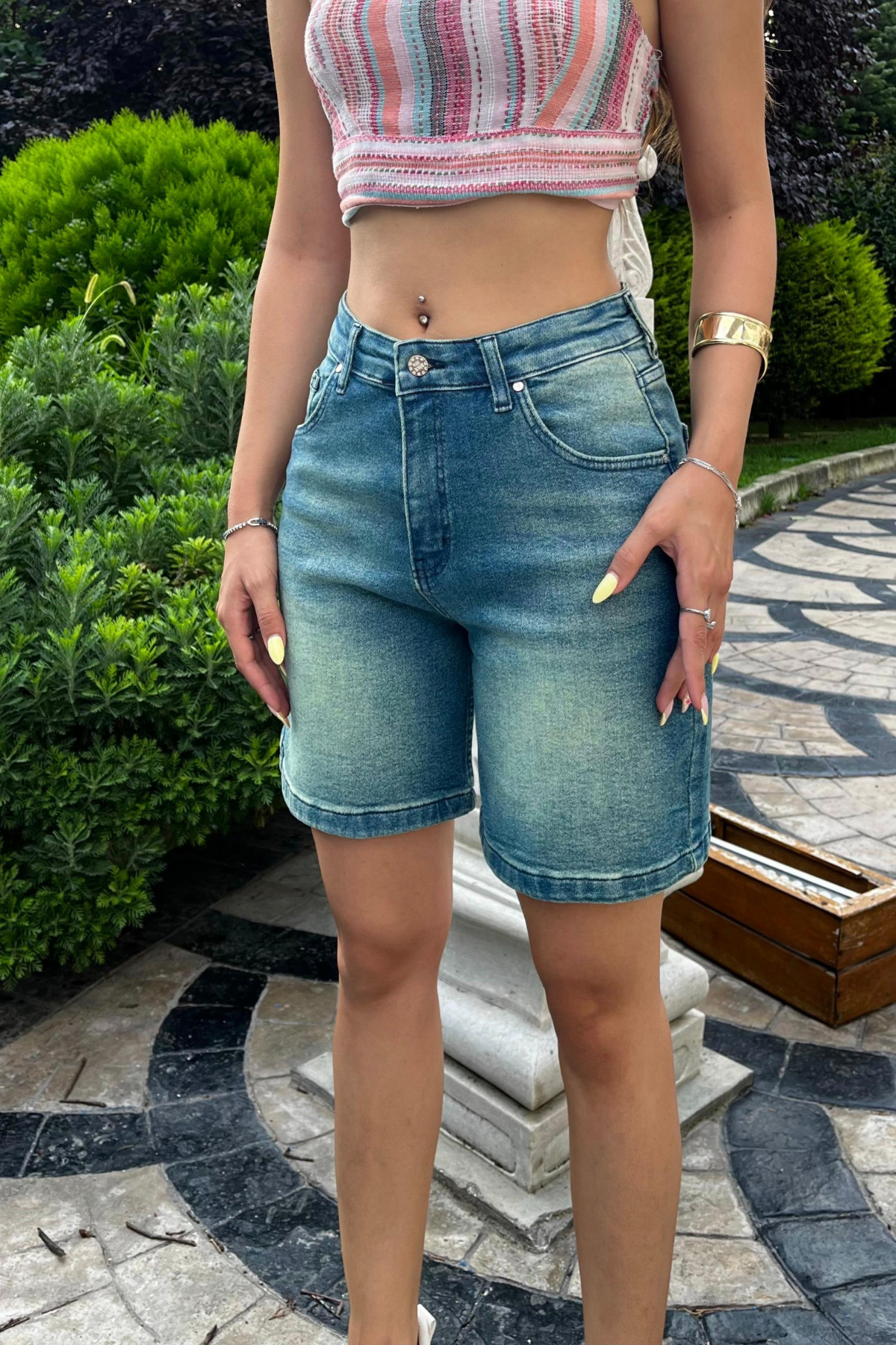 Kadın Kar Yıkama Soluk Efektli Yüksek Bel Denim Şort Yeşil Tintli 5