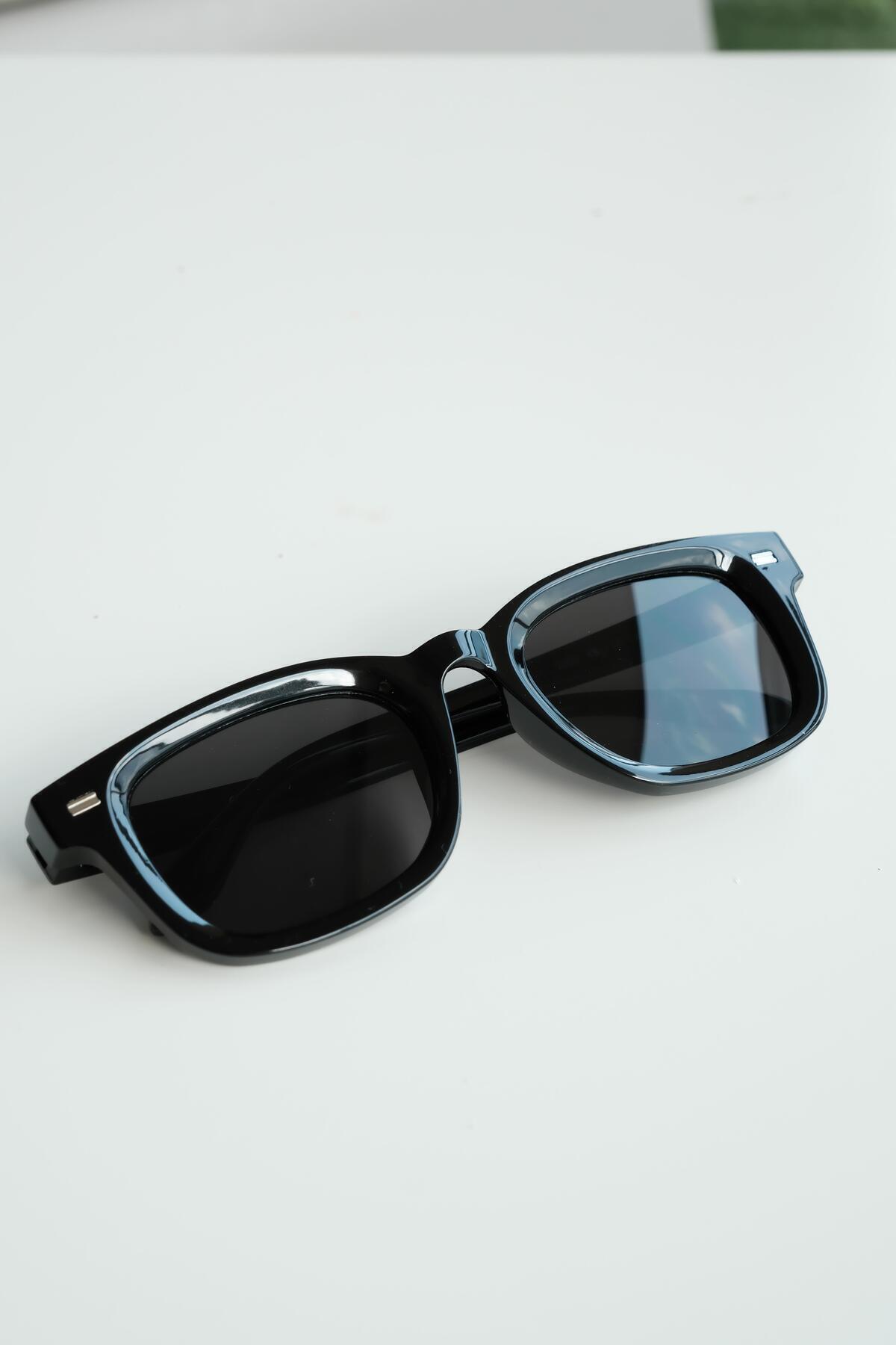 WATCHOFROYAL-Royal Eyewear Re2303 Black Sunglasses 2