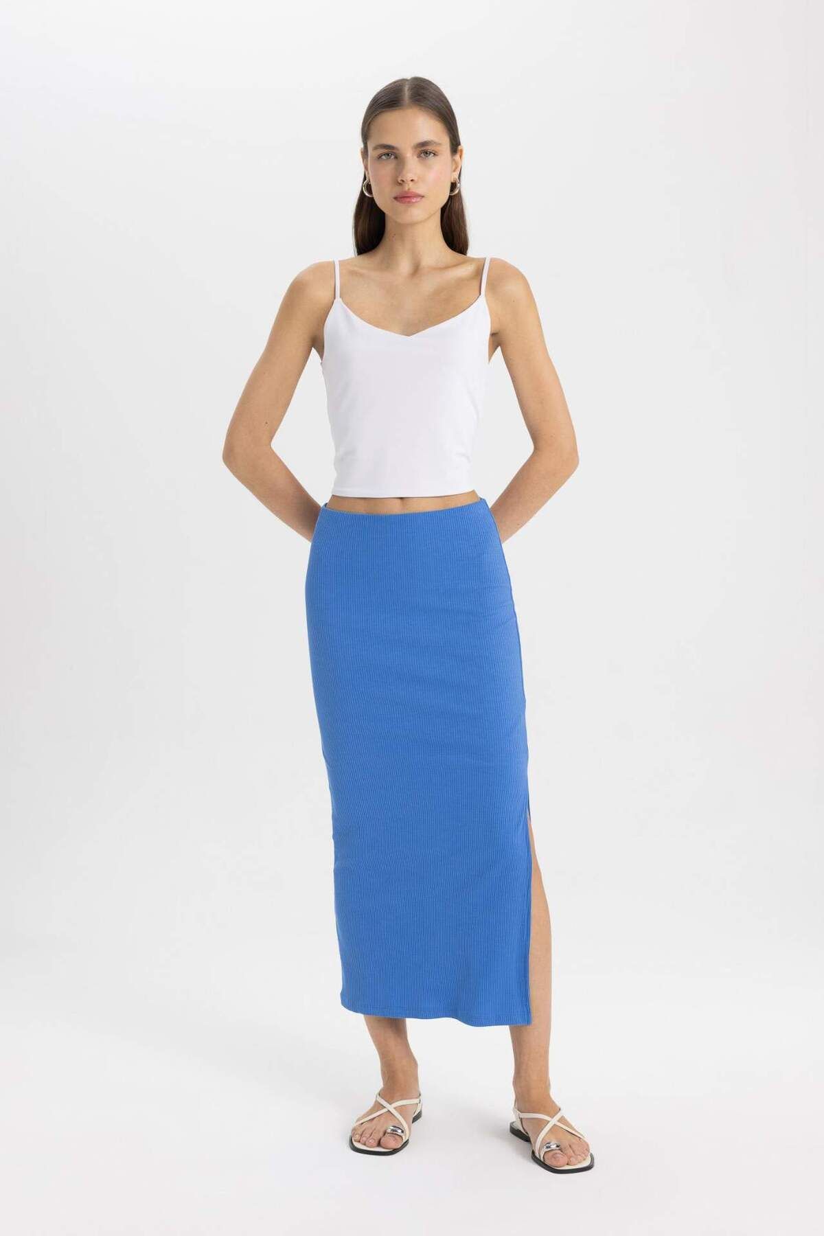 DeFacto-Gerippter Camisole-Midirock mit gekämmtem Baumwollfutter und hoher Taille C4497AX24SM 2