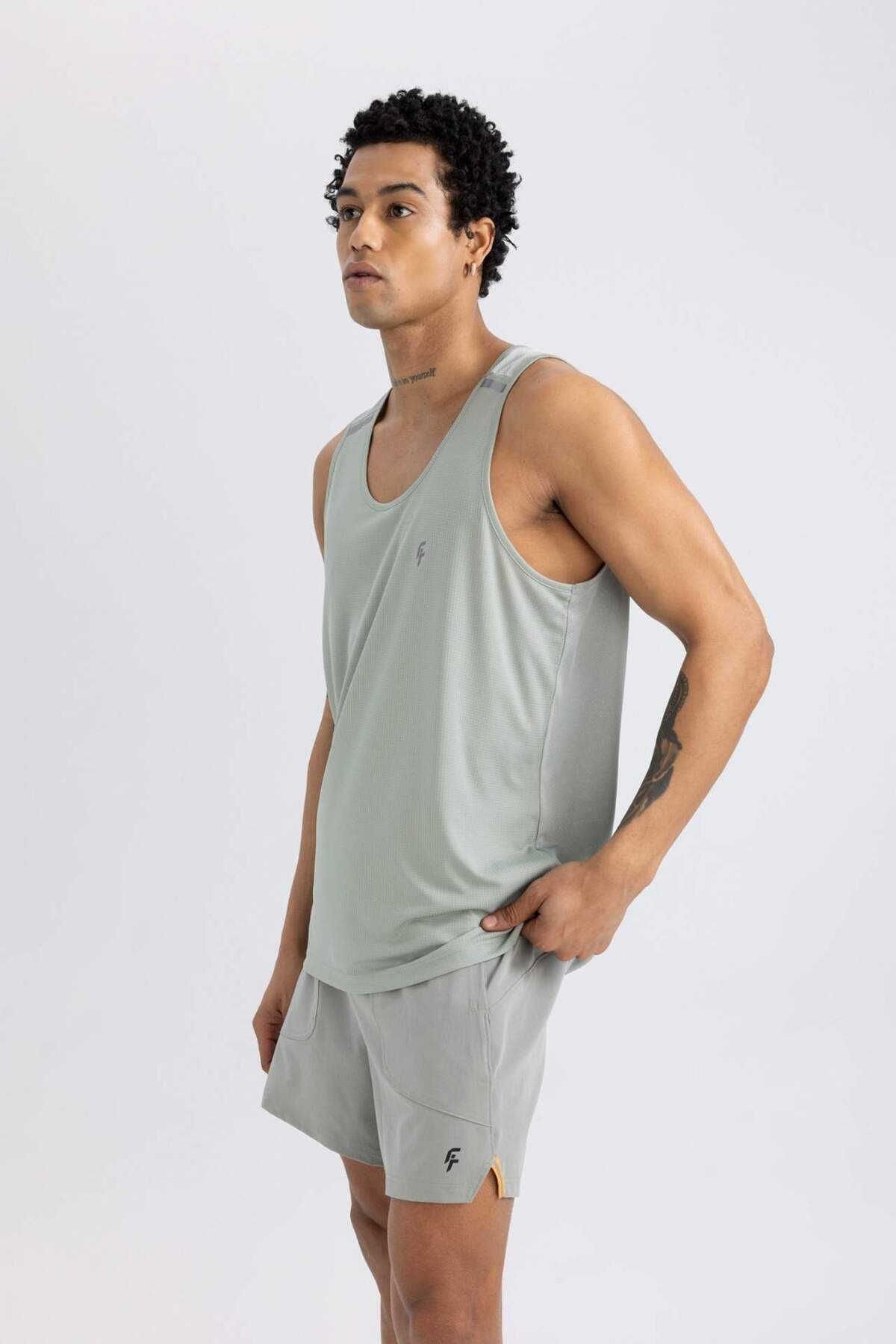 DeFacto-DeFactoFit Standard Fit Crew Neck Heavy Fabric Undershirt B5138AX24SP 4