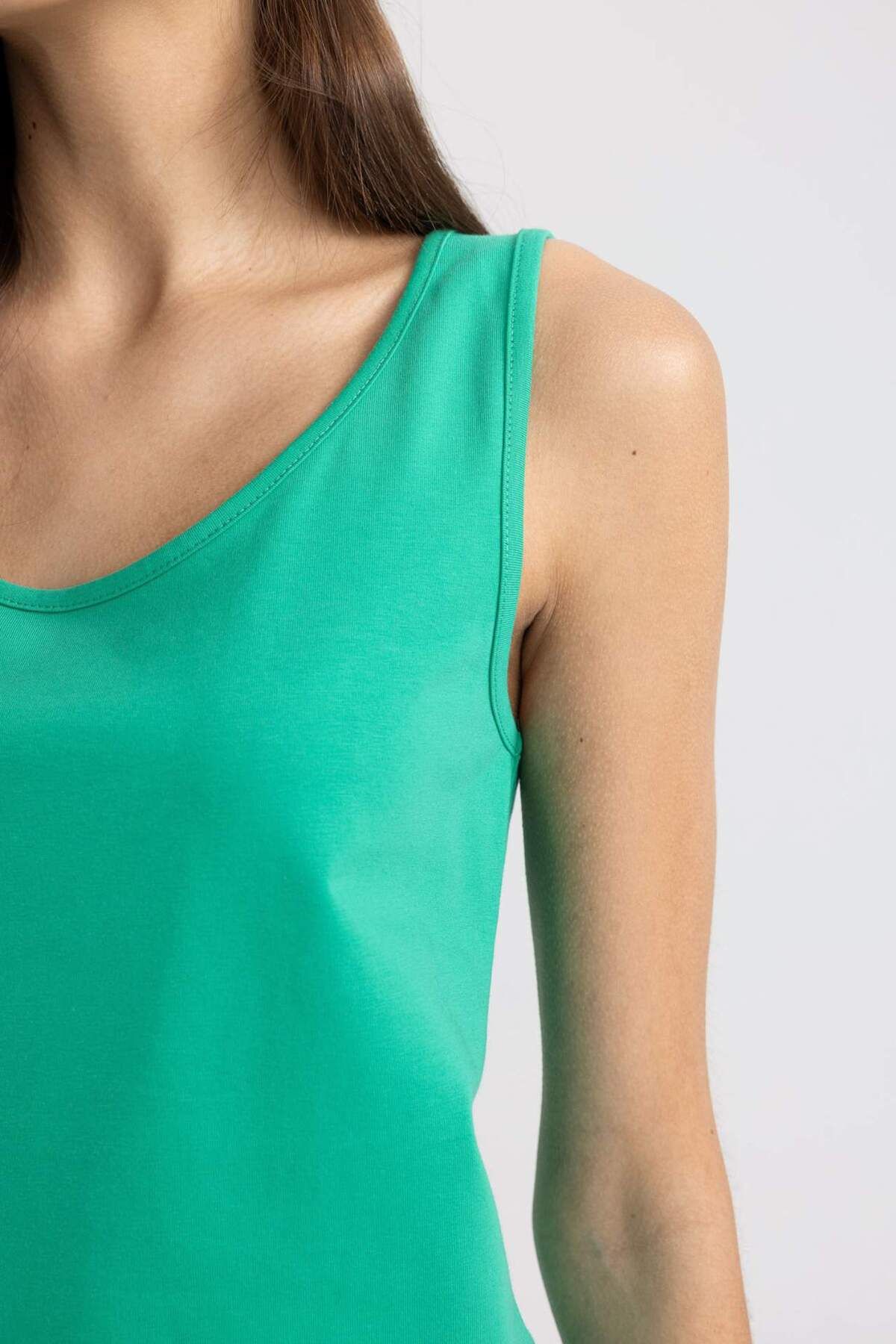 DeFacto-Slim Fit Slim Fit Guler în U Basic Solid Singlet I1059AZ24SM 3