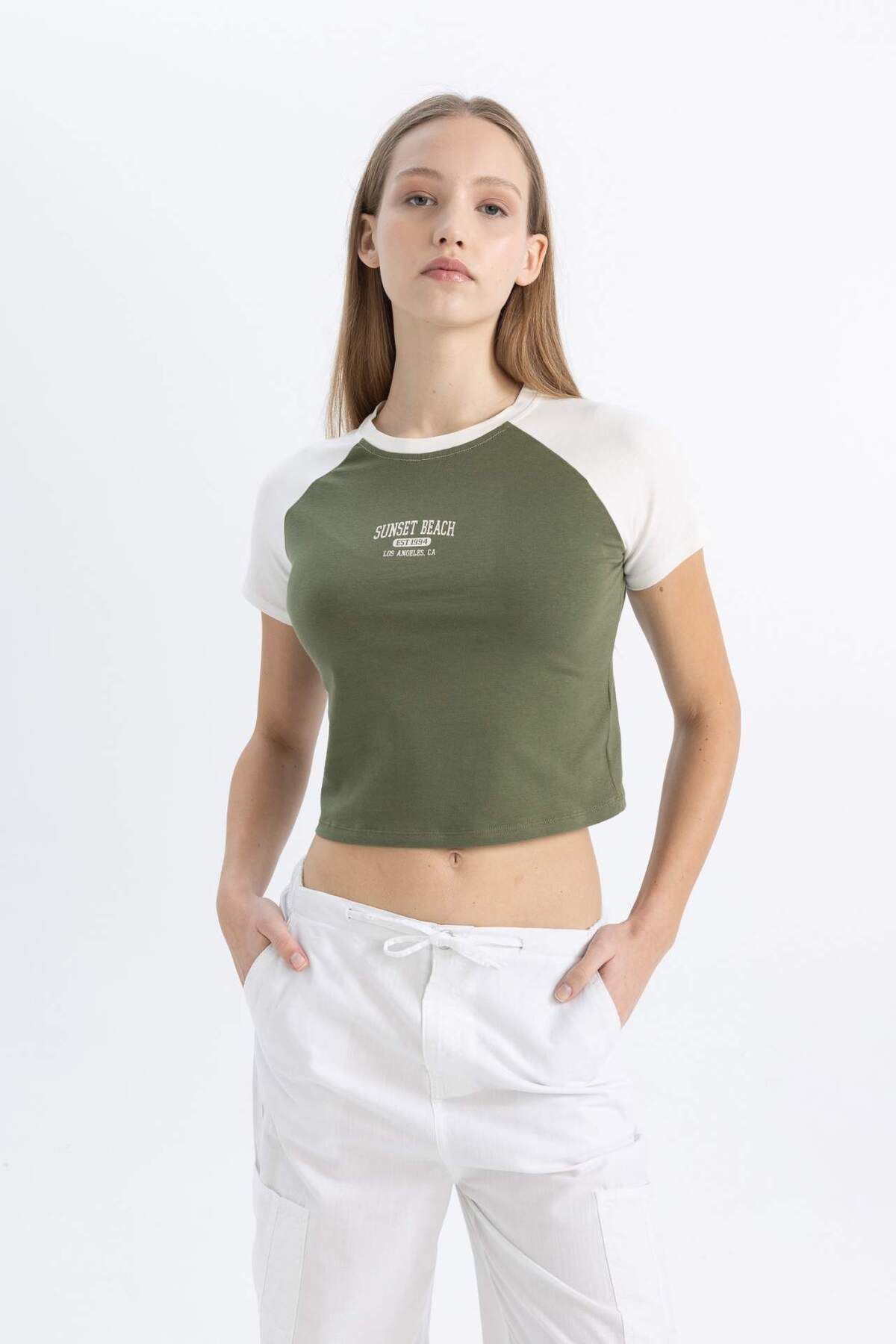 DeFacto-Coool Tailliertes bedrucktes Kurzarm-T-Shirt C3115AX24SM 1