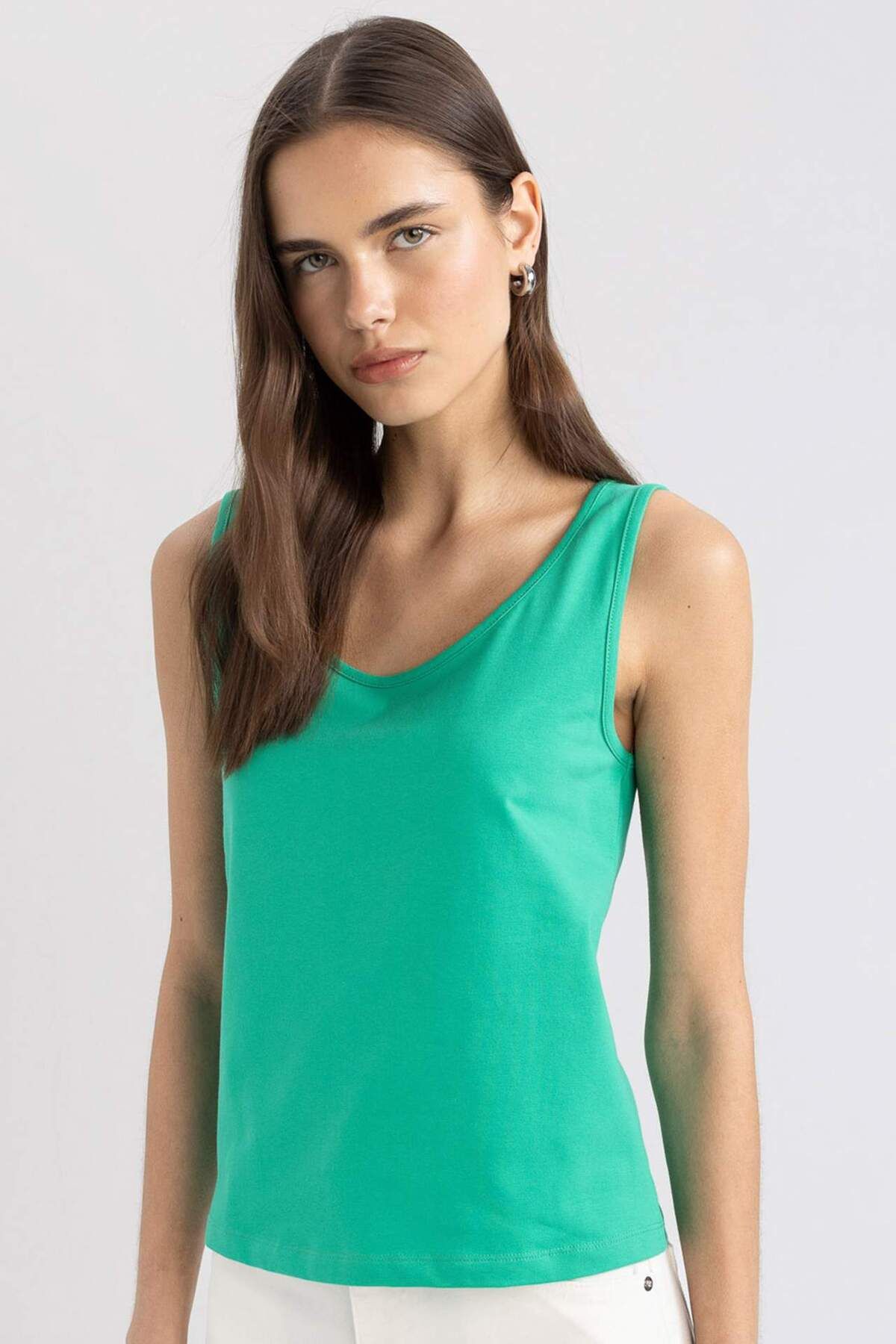 DeFacto-Slim Fit Slim Fit Guler în U Basic Solid Singlet I1059AZ24SM 1