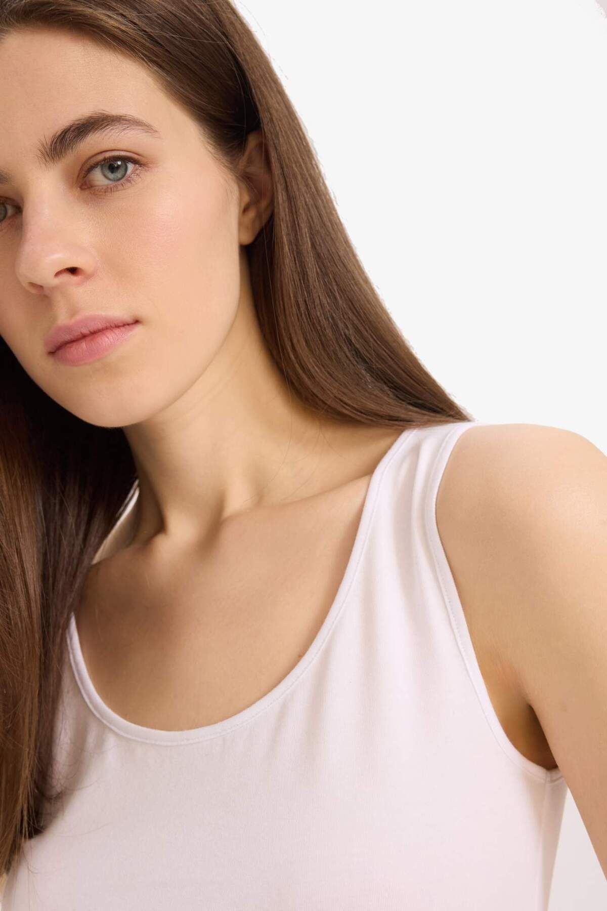 DeFacto-Slim Fit Slim Fit Guler în U Basic Solid Singlet I1059AZ24SM 5