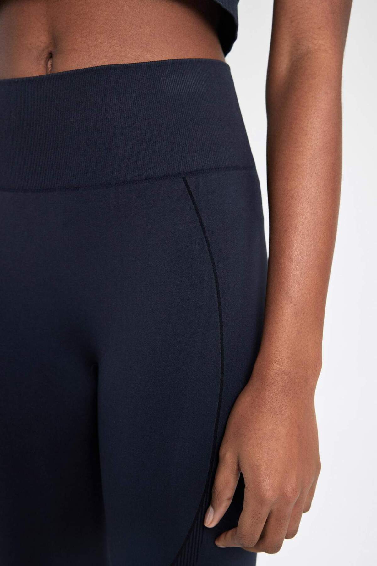 DeFacto-DeFactoFit Fitted Waist Hugging Seamless Sports Tights B4570AX24SP 6