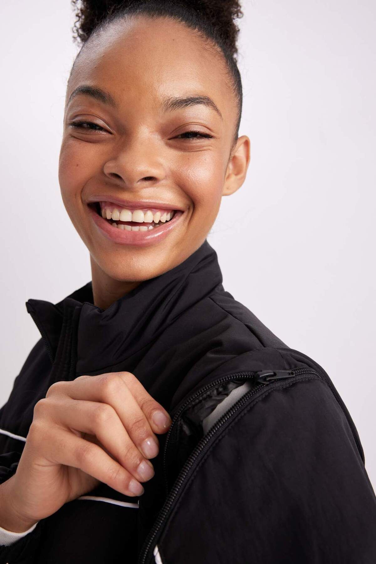 DeFacto-Light Thin Coat with Stand Collar and Detachable Sleeve Detail - Pocketed and Lined B2419Ax24Sp 4