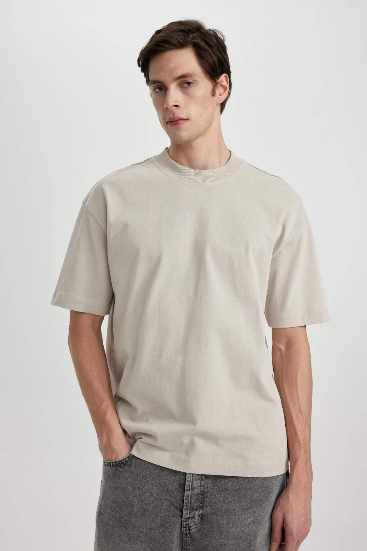 DeFacto-Kurzärmliges T-Shirt mit Rundhalsausschnitt und Übergröße B4933AX24SP 6