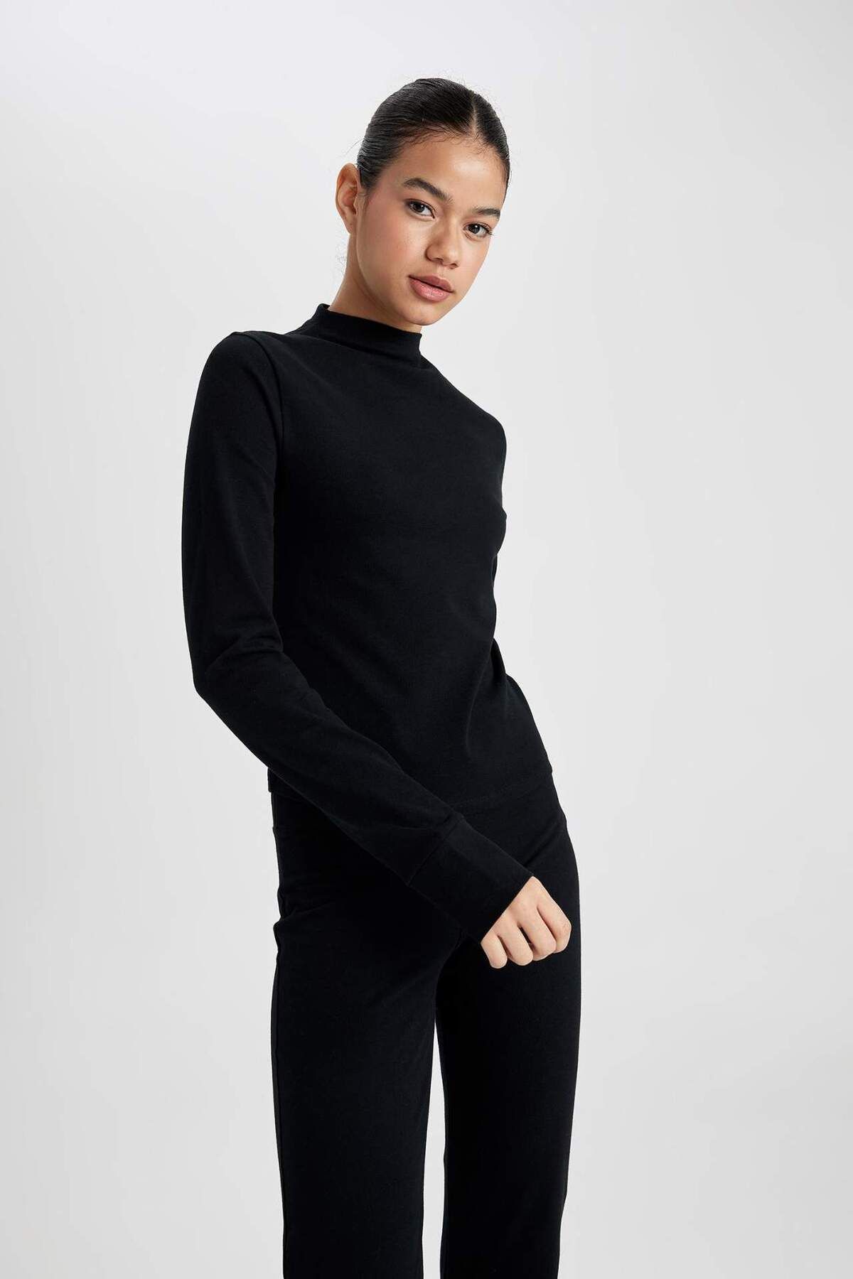 DeFacto-DeFactoFit Slim Fit Obcisły krój, stójka, długi rękaw, koszulka C5274AX24SP 7