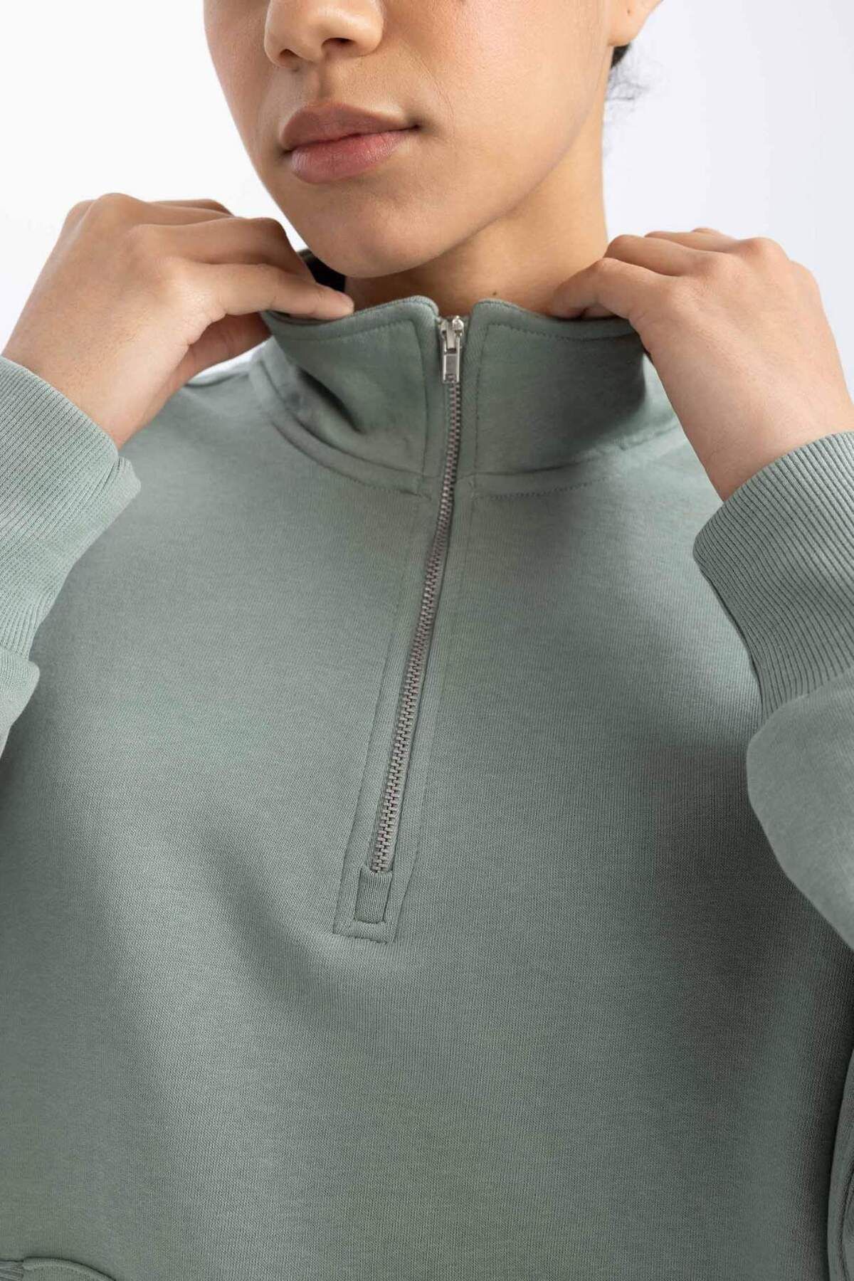 DeFacto-Defactofit Crop Stand Collar Basic Plain Sports Sweatshirt with Elastic Hem C3747Ax24Sp 7