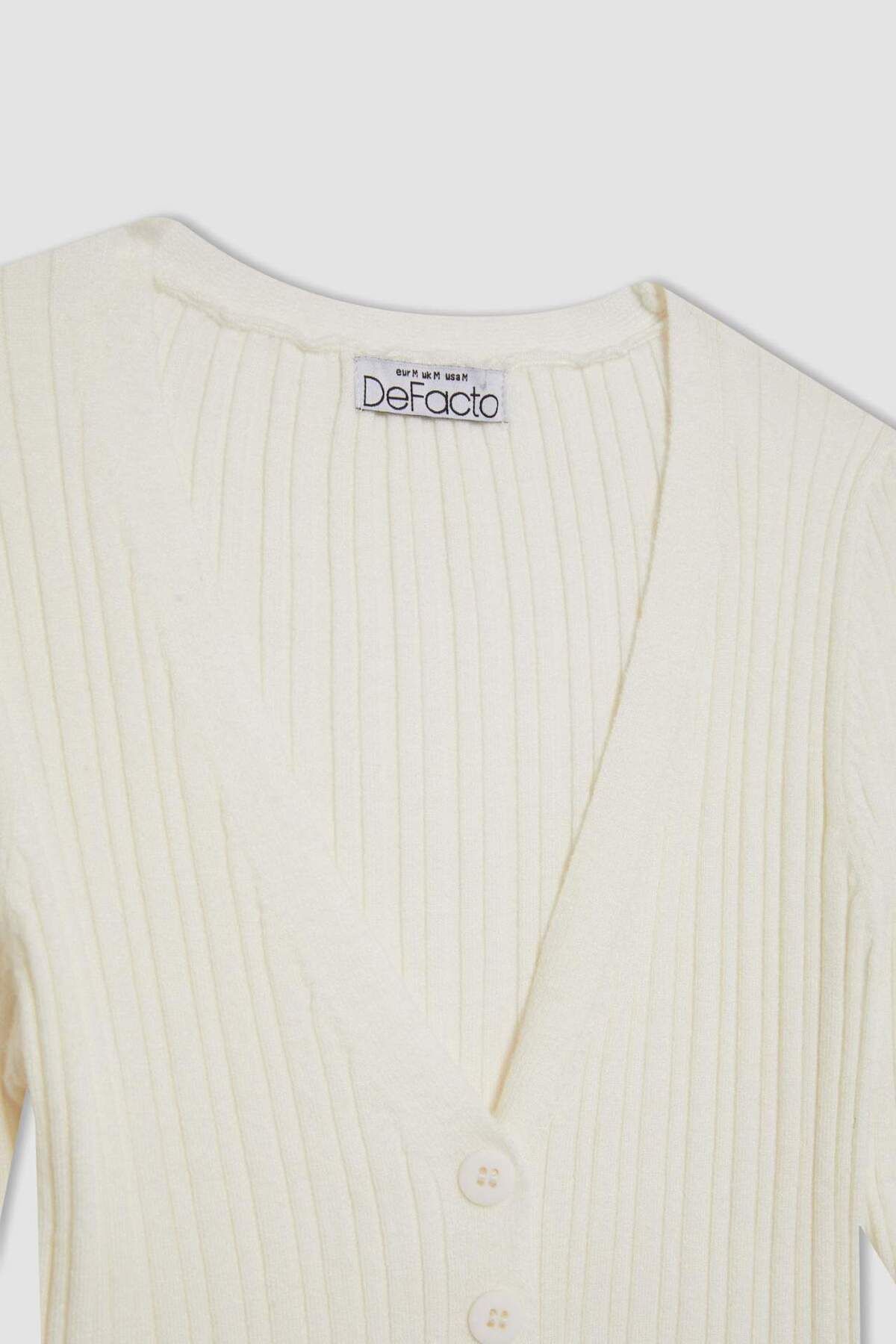 DeFacto-Coool Regular Fit Crop Buttoned V-Neck Knitwear Cardigan A2076Ax24Sp 8