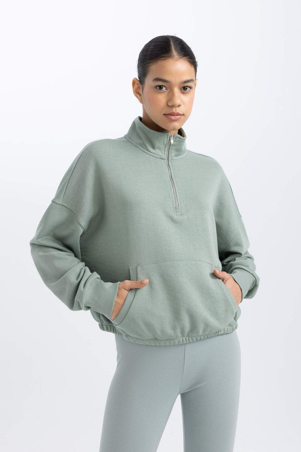 DeFacto-Defactofit Crop Stand Collar Basic Plain Sports Sweatshirt with Elastic Hem C3747Ax24Sp 4