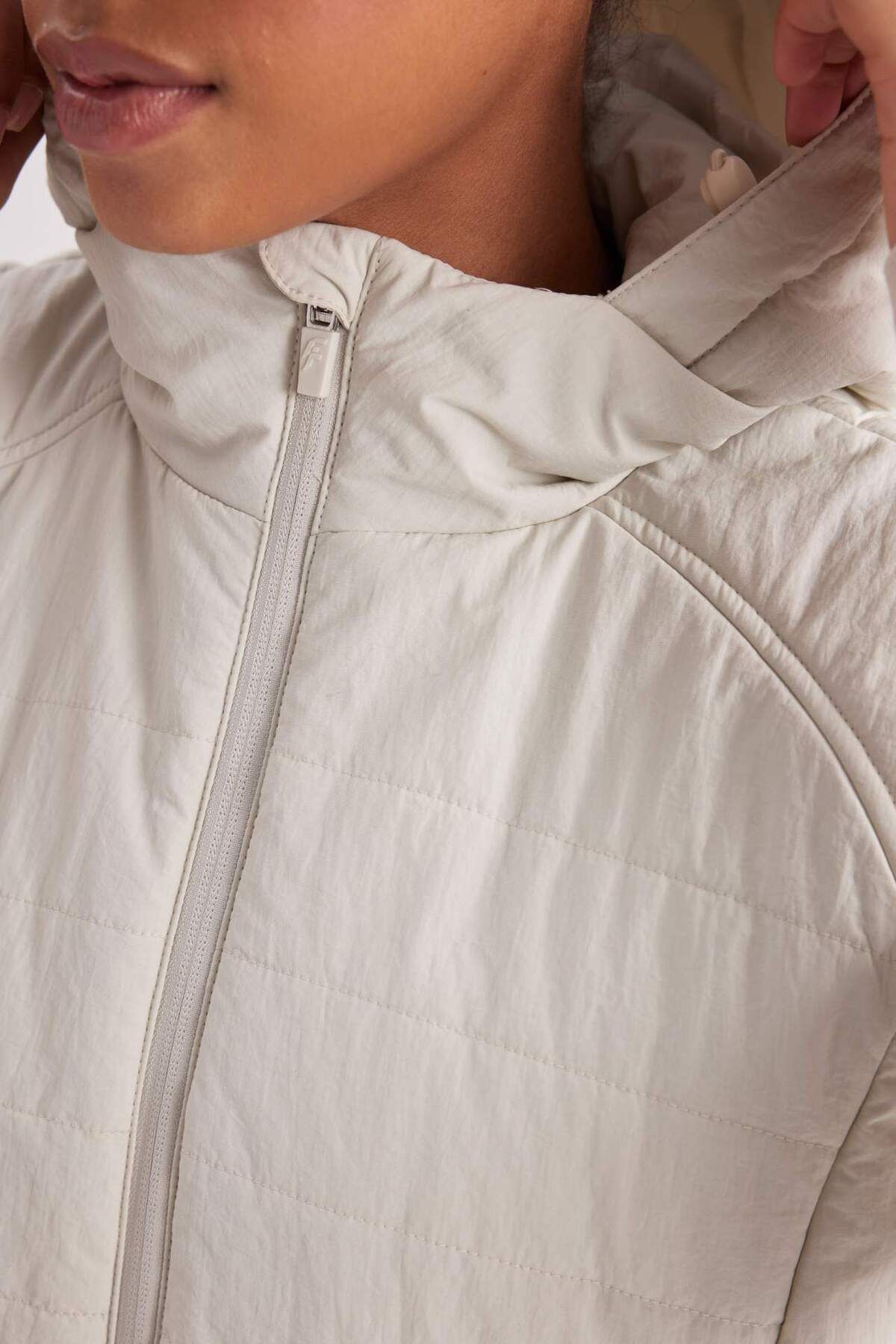 DeFacto-Winddichte Slim-Fit-Sportweste mit Kapuze – Fit wasserabweisend B2070ax24sp 5