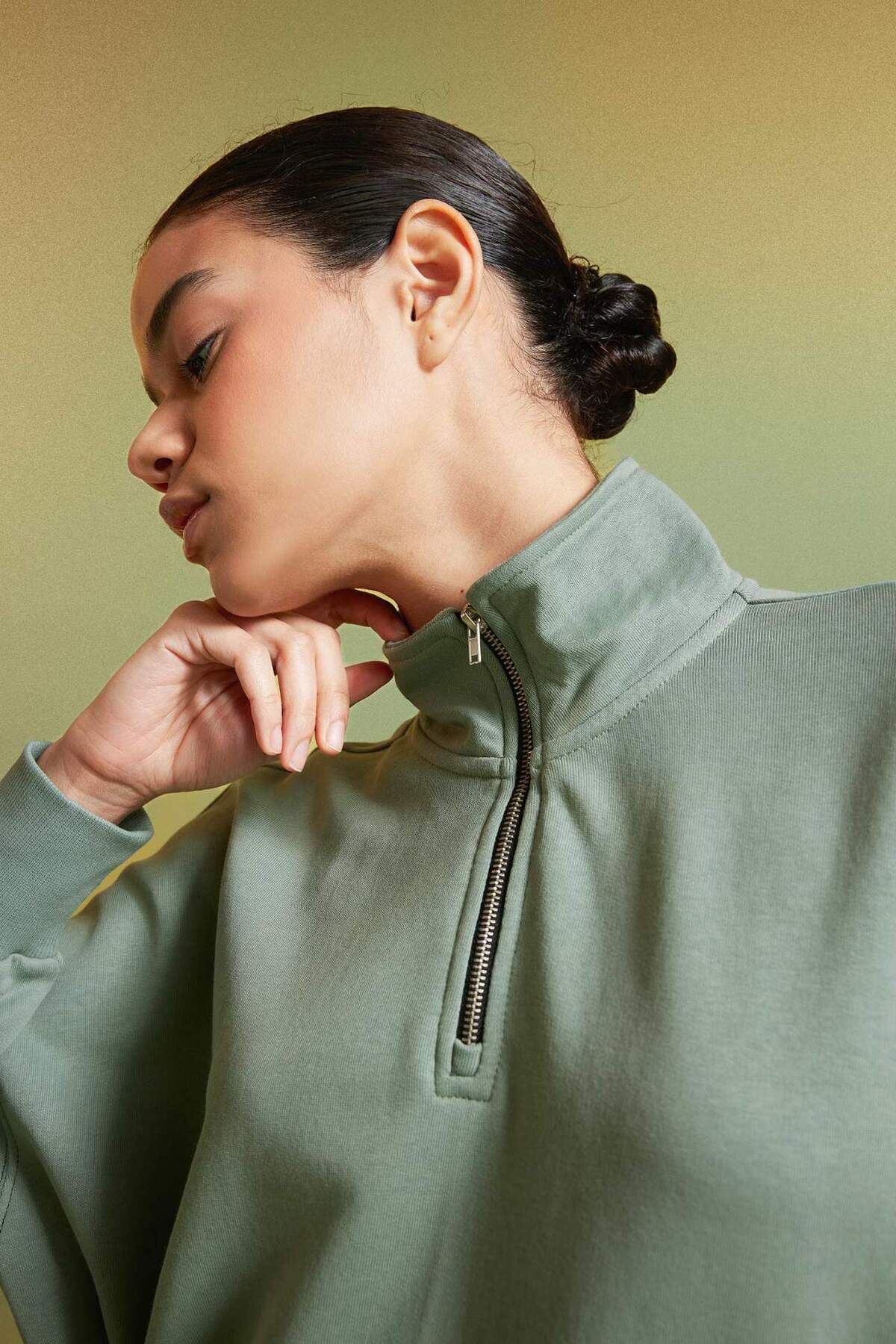 DeFacto-Defactofit Crop Stand Collar Basic Plain Sports Sweatshirt with Elastic Hem C3747Ax24Sp 3