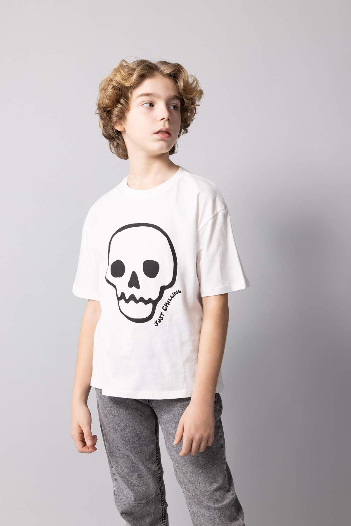 DeFacto-Tricou cu mânecă scurtă brodat cu decolteu lat pentru băiat B6433A824SM 3