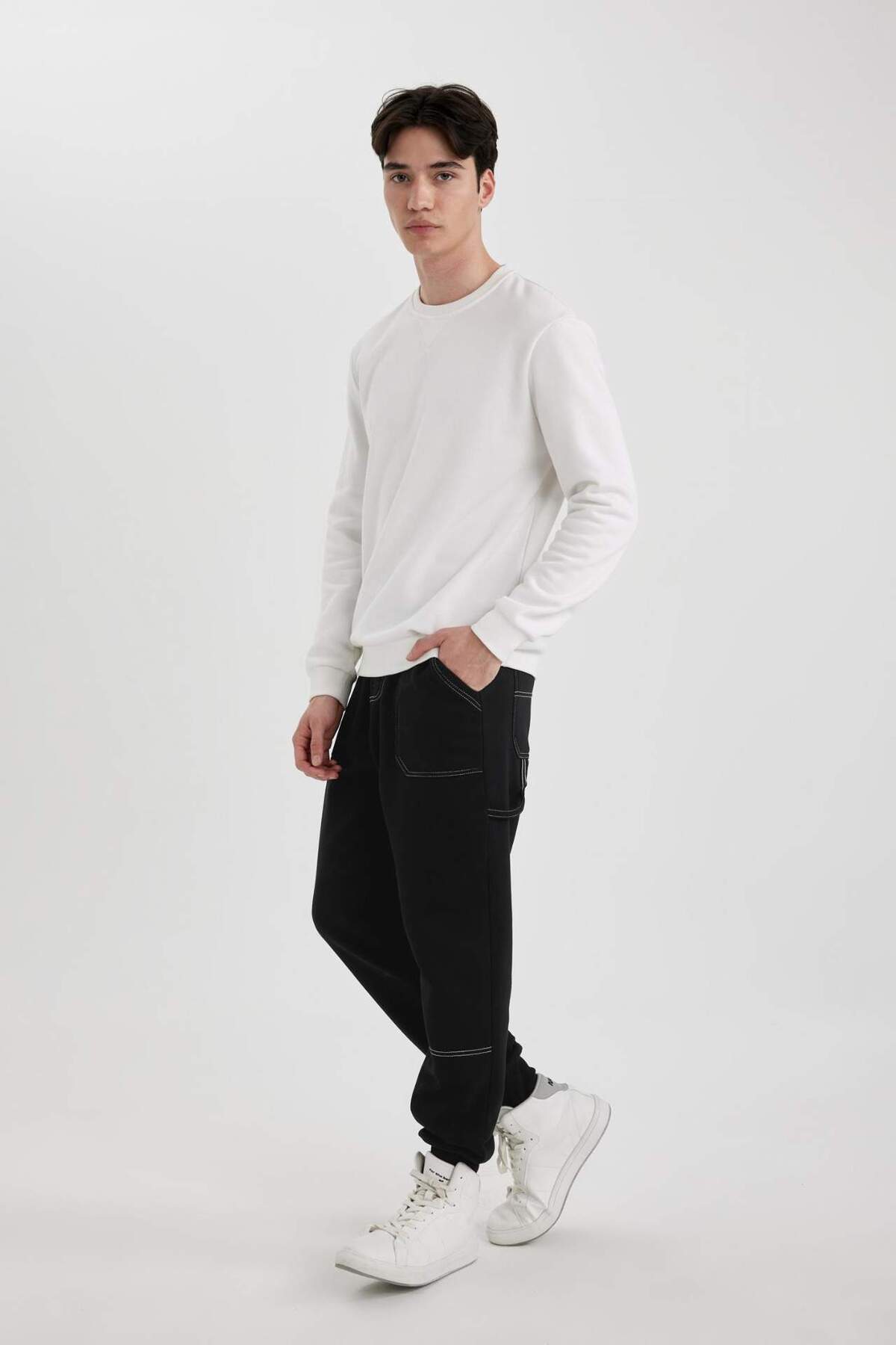 DeFacto-Regular Fit Jogger Sweatpants with Laced Waist and Elastic Leg Pockets C5384Ax24Sp 2
