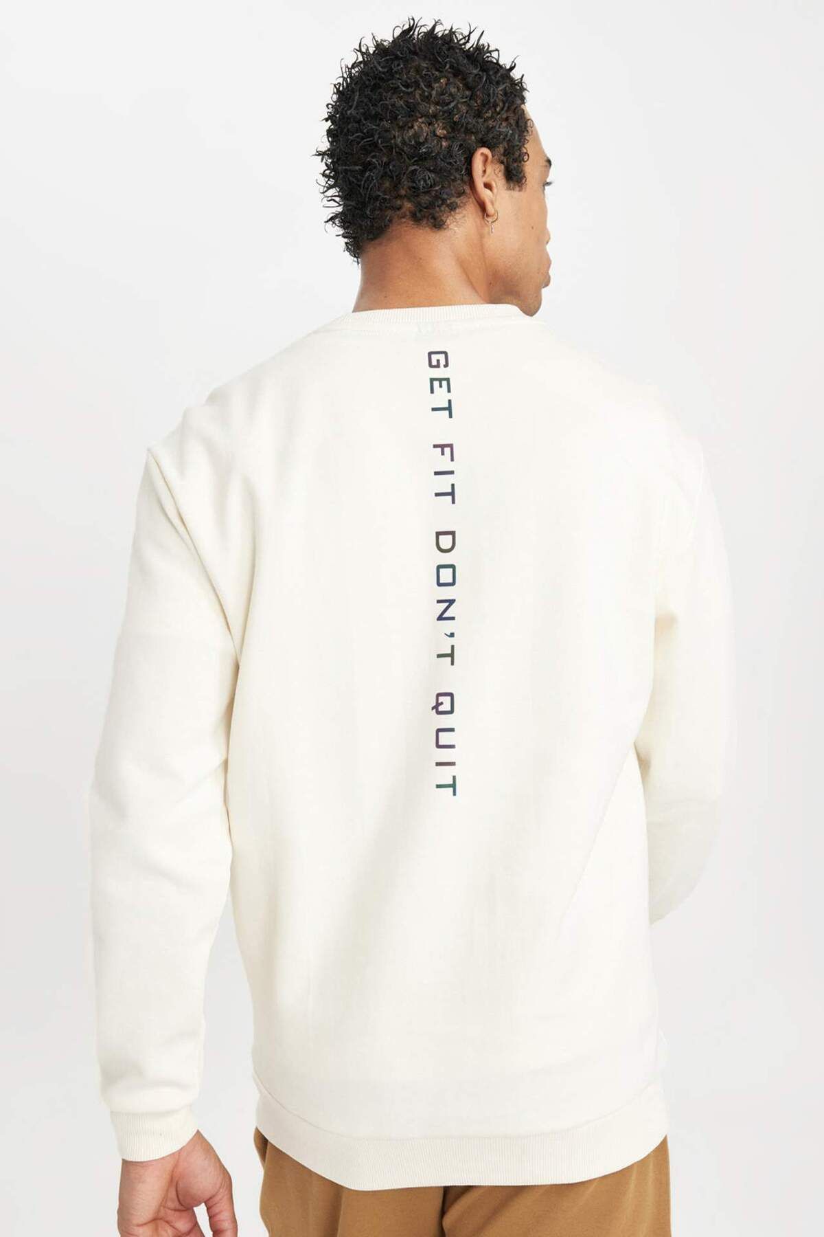 DeFacto-Fit Standard Fit Rundhalsausschnitt bedrucktes Sportler-Sweatshirt mit Taschen B4773ax24sp 1