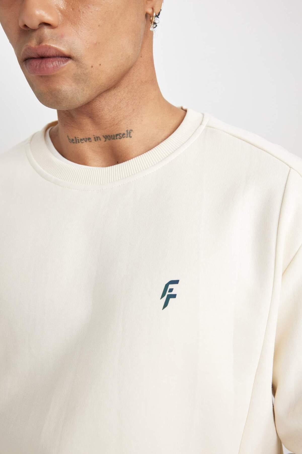 DeFacto-Fit Standard Fit Rundhalsausschnitt bedrucktes Sportler-Sweatshirt mit Taschen B4773ax24sp 6